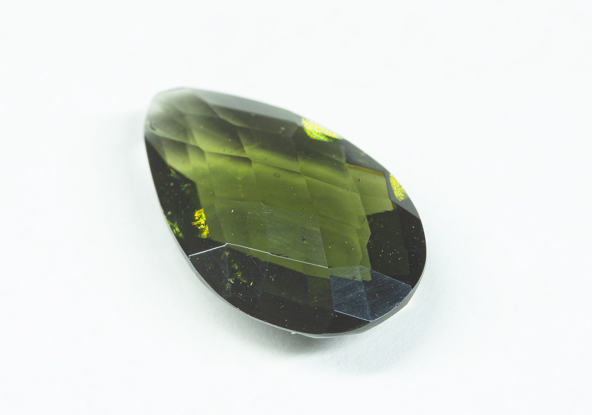 Faceted moldavite 7,15ct