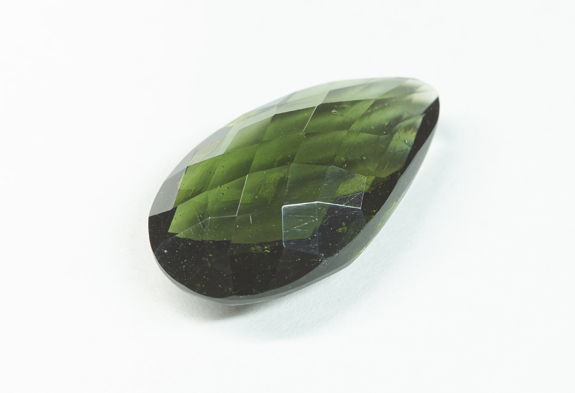 Faceted moldavite 12,6ct