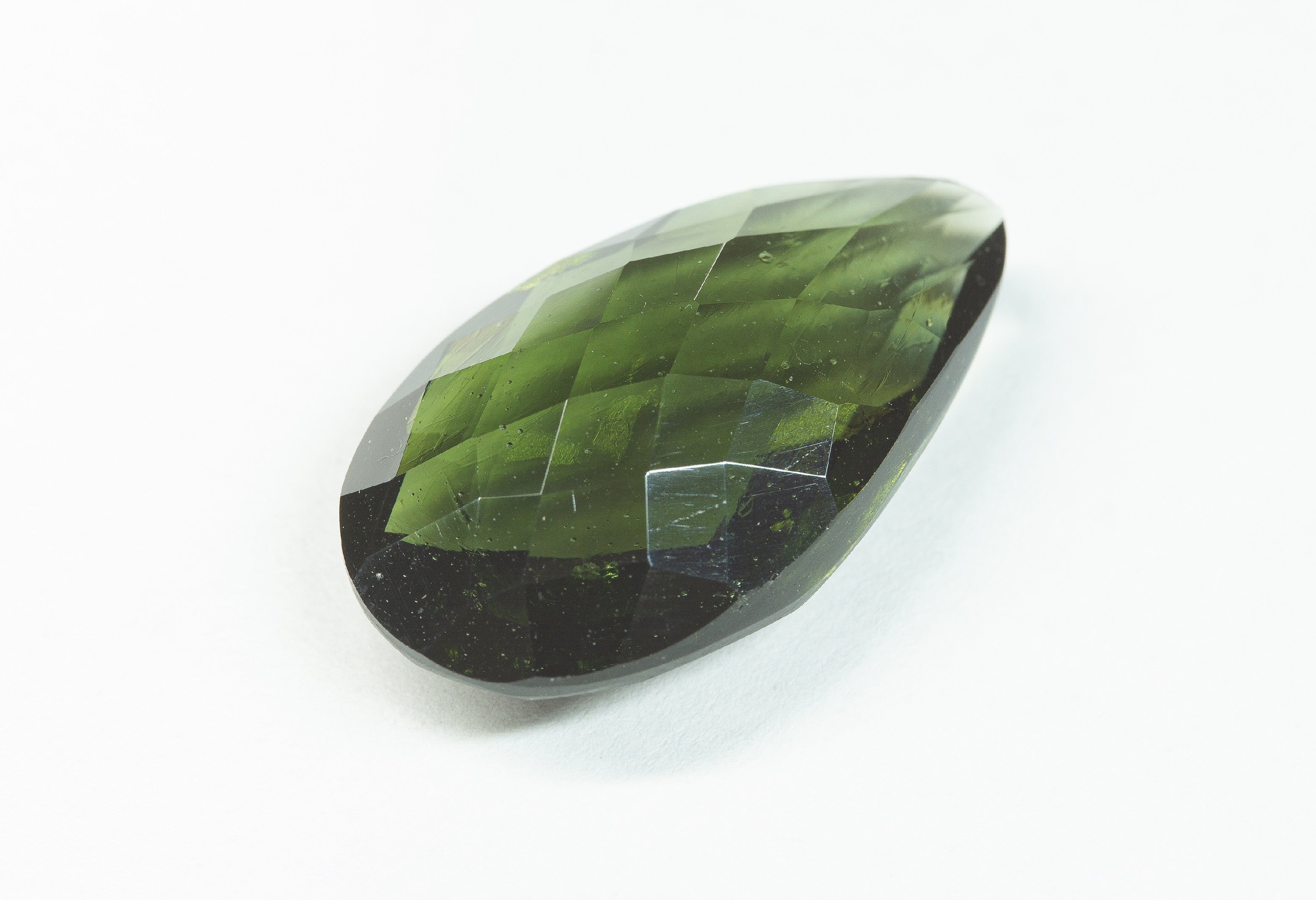 Faceted moldavite 12,6ct