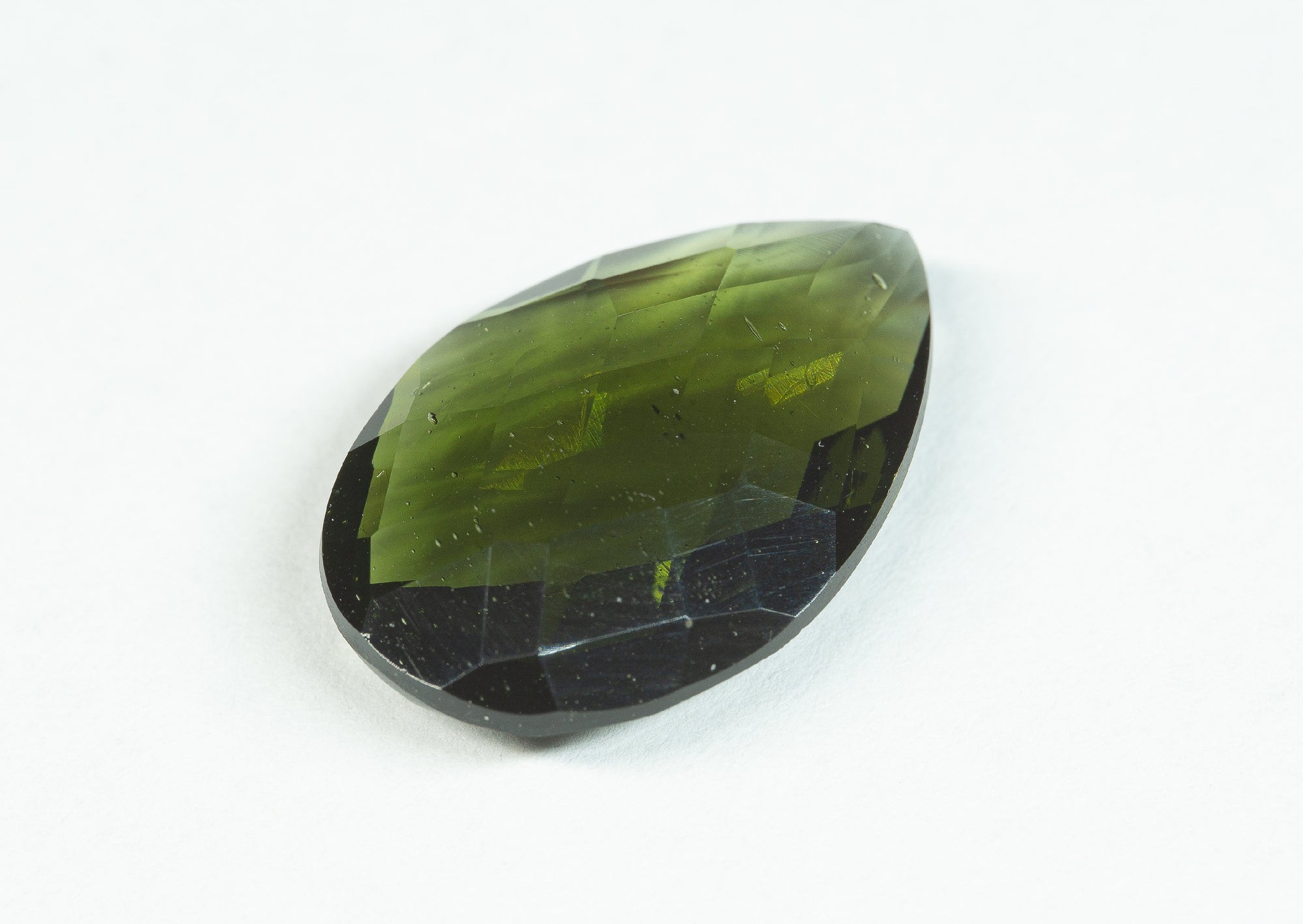 Faceted moldavite 8,95ct