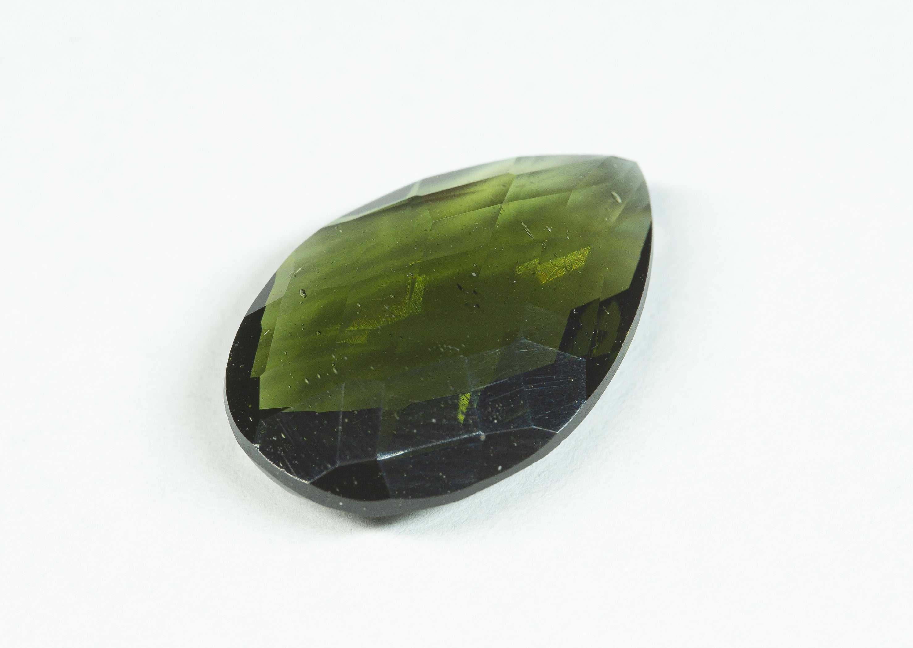 Faceted moldavite 8,95ct
