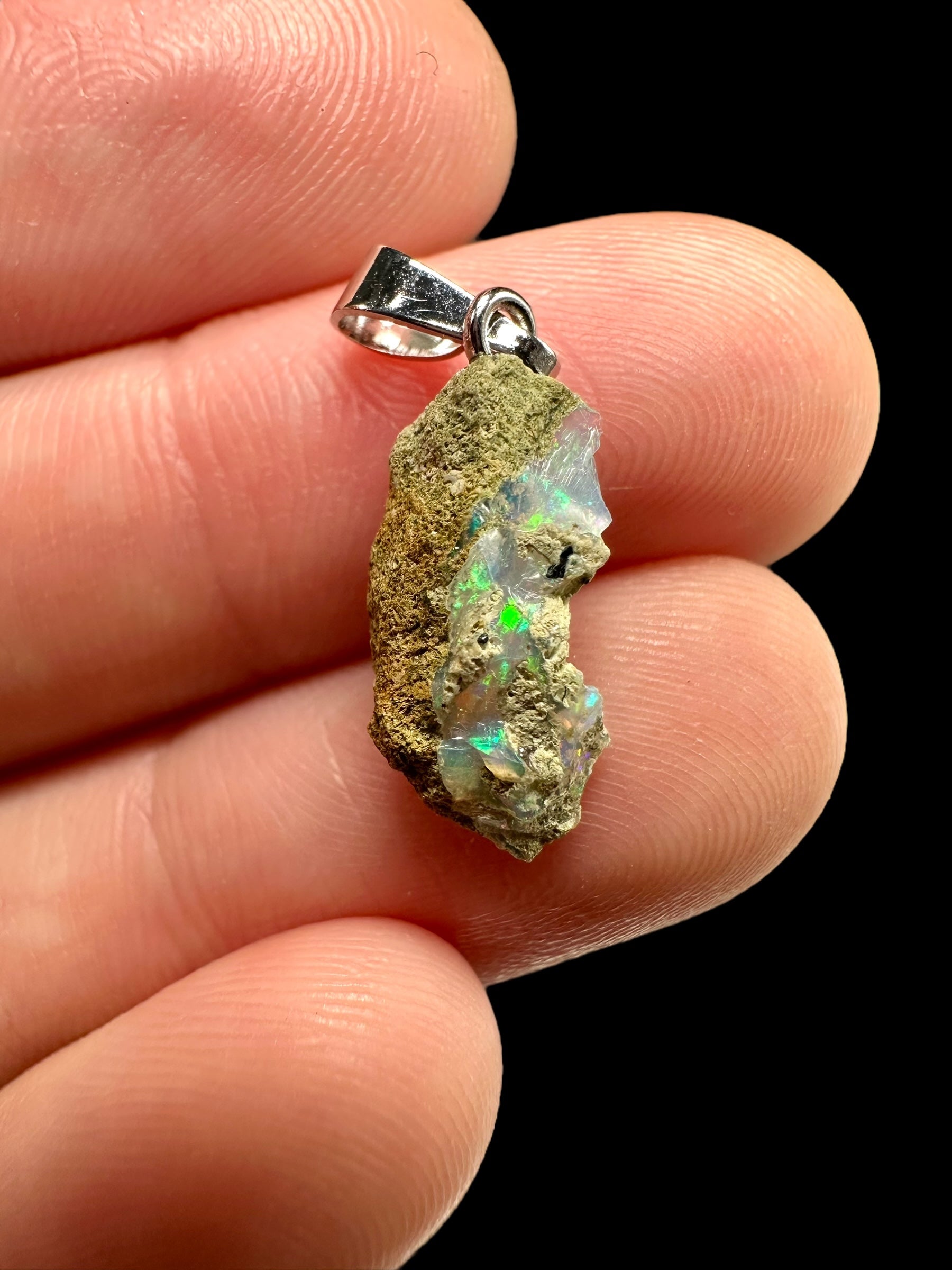 Precious opal pendant - P/OP008
