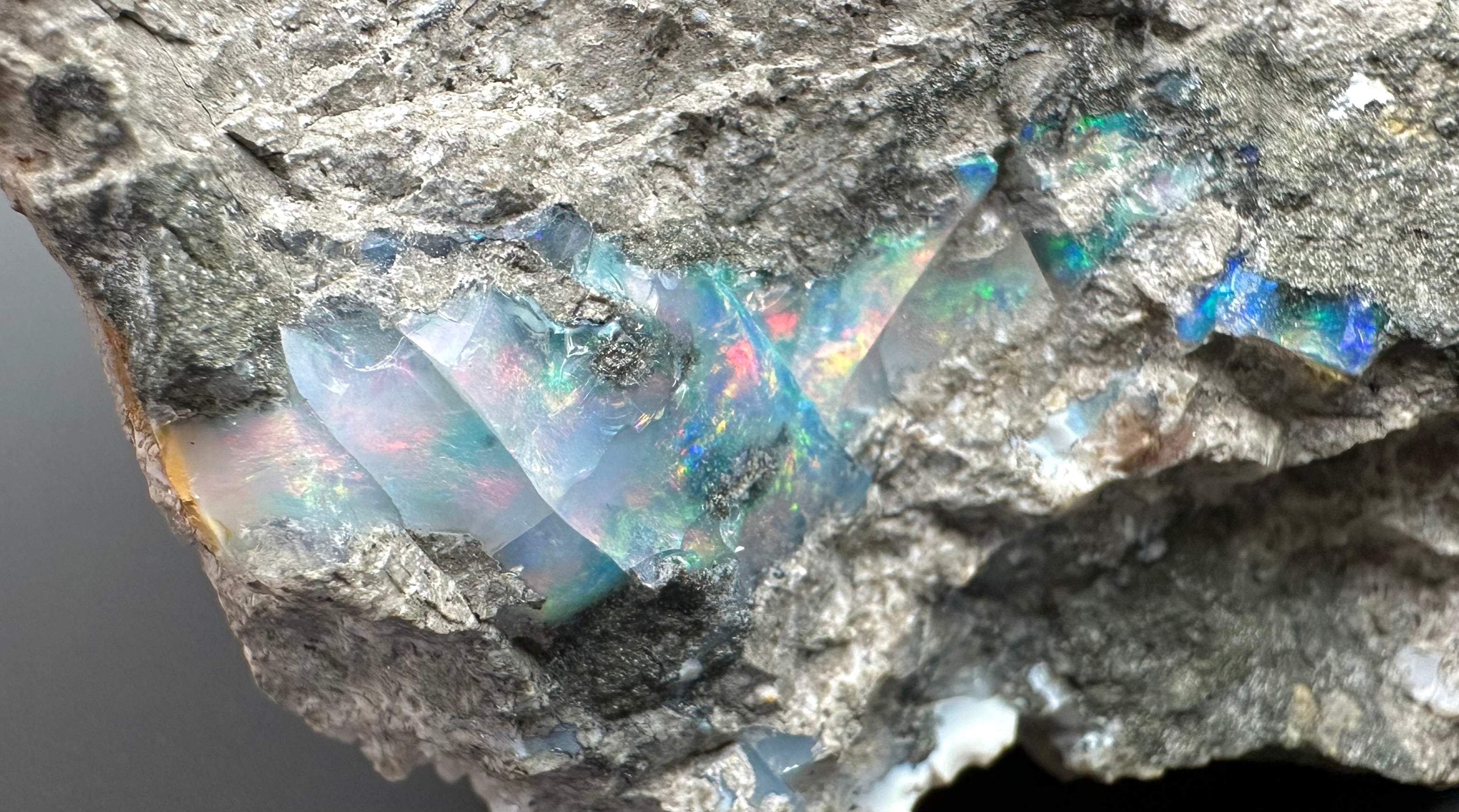 Precious opal – Dubnik, Slovakia - SOP097