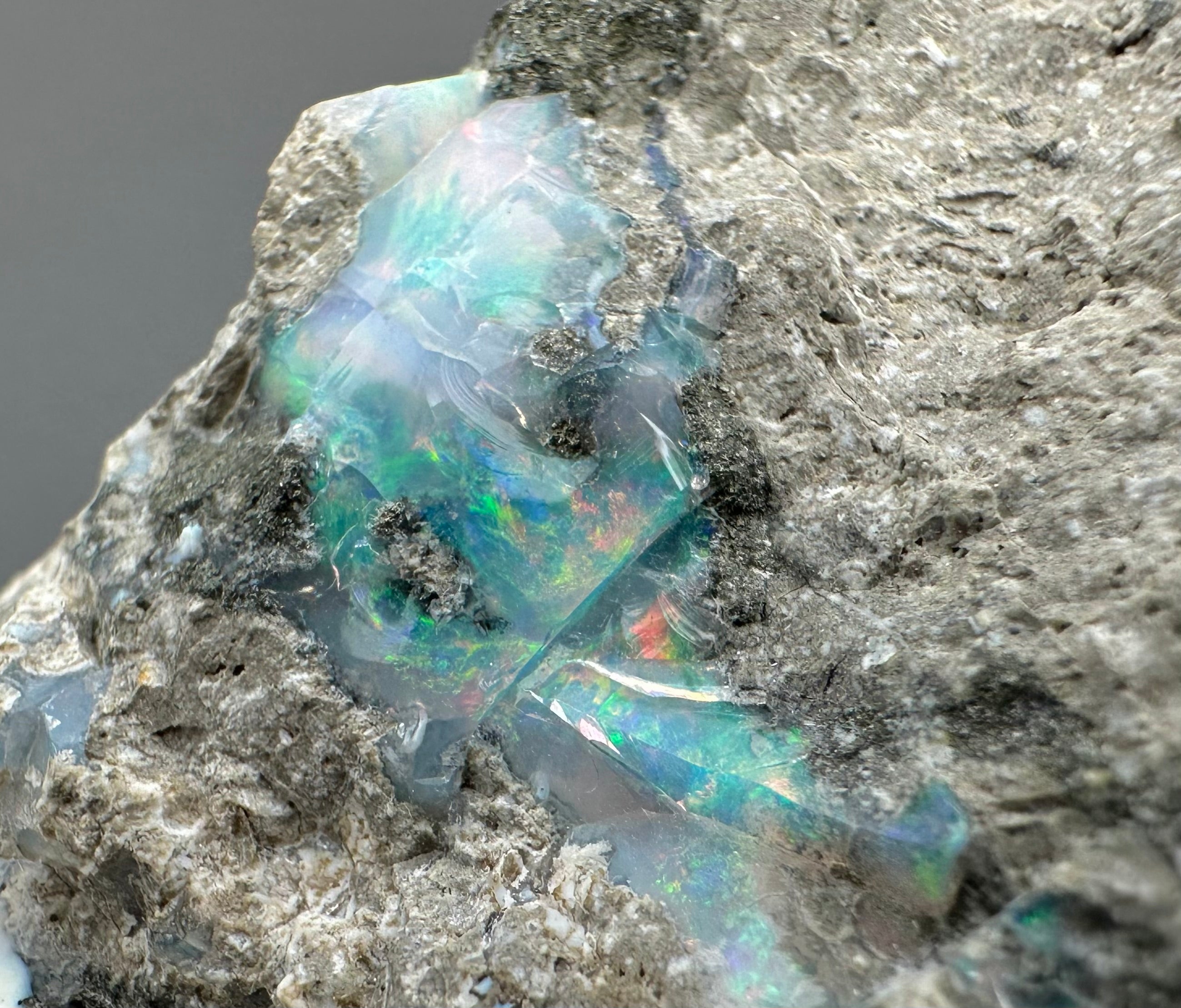 Precious opal – Dubnik, Slovakia - SOP097
