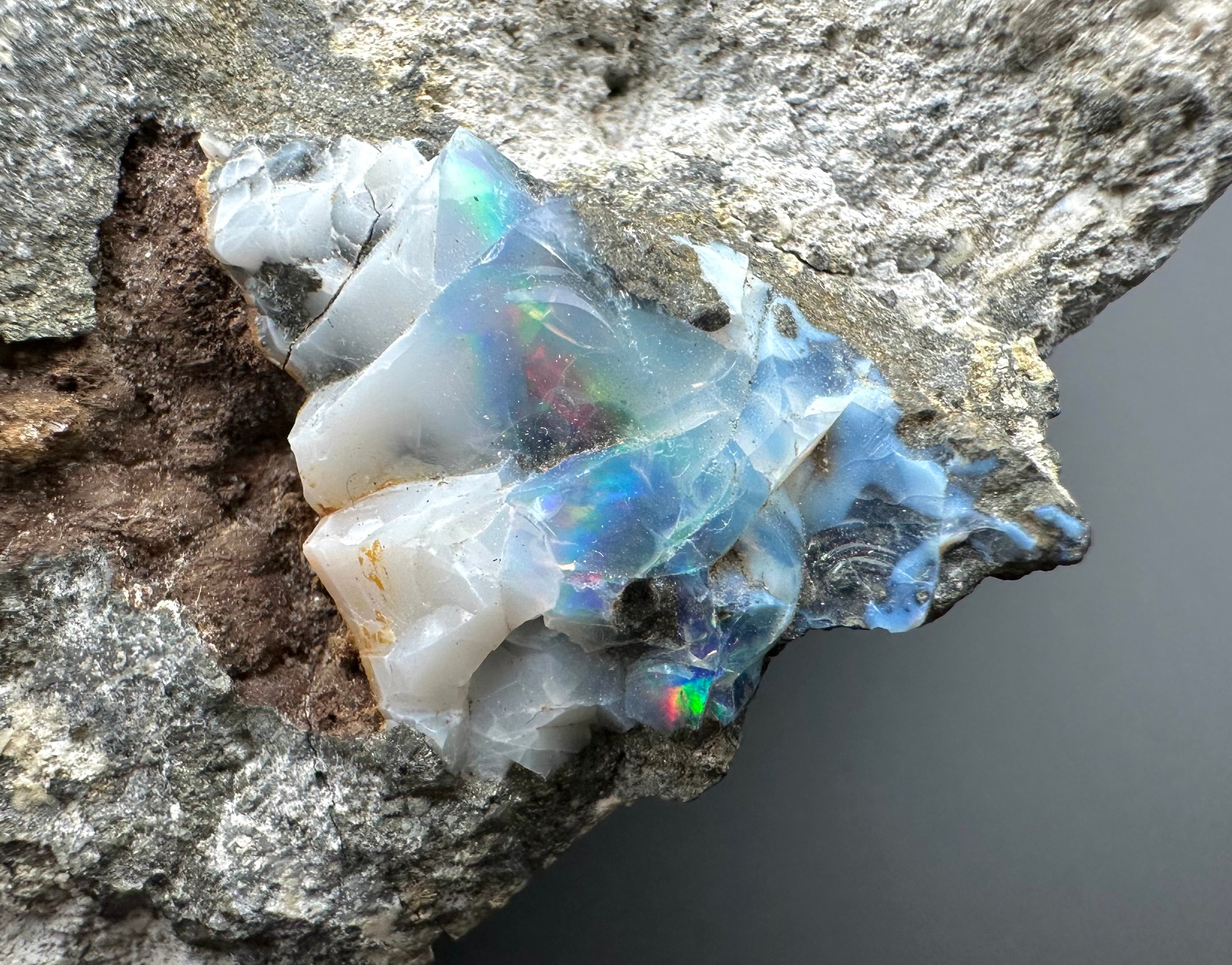 Precious opal – Dubnik, Slovakia - SOP098
