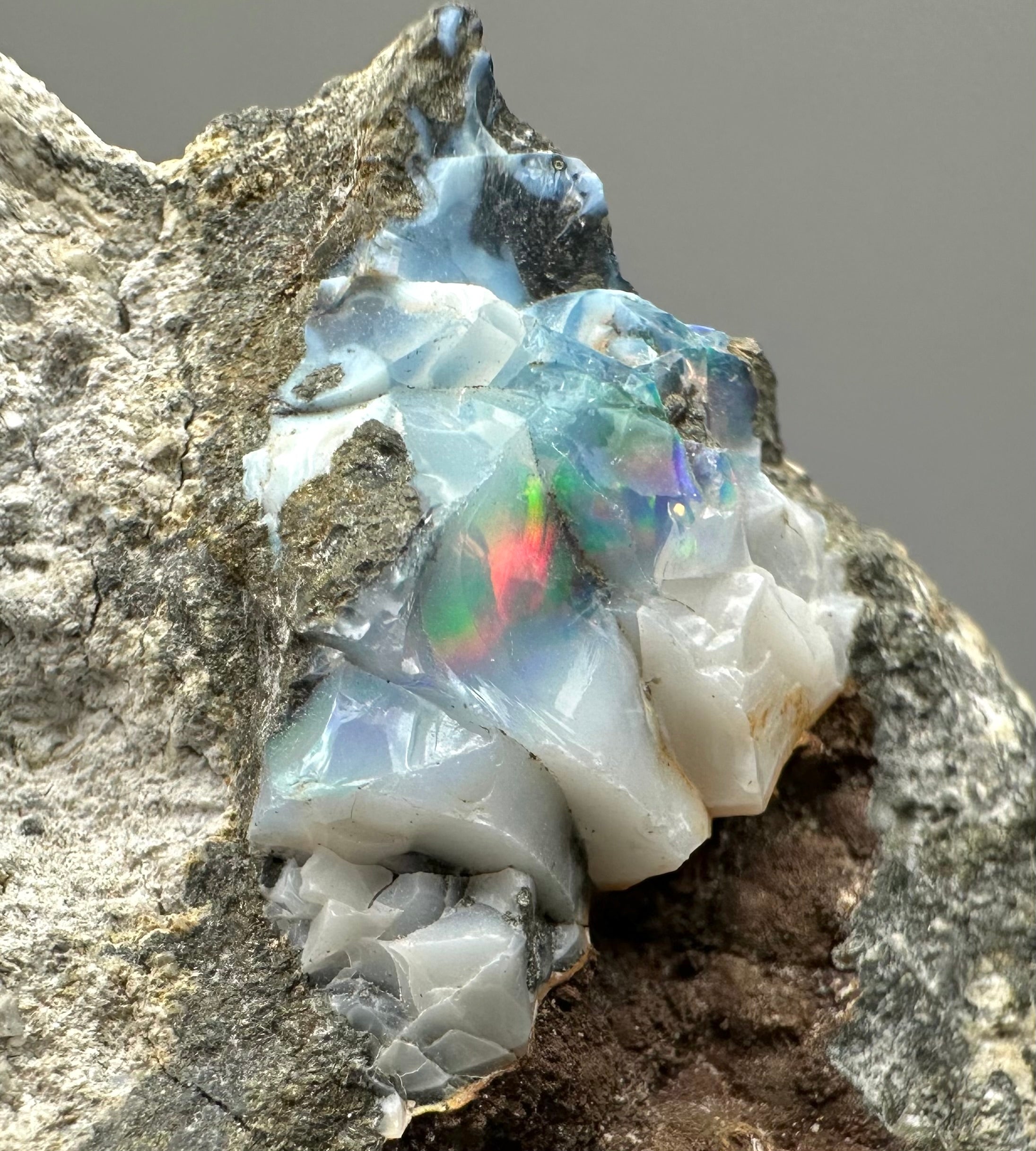 Precious opal – Dubnik, Slovakia - SOP098