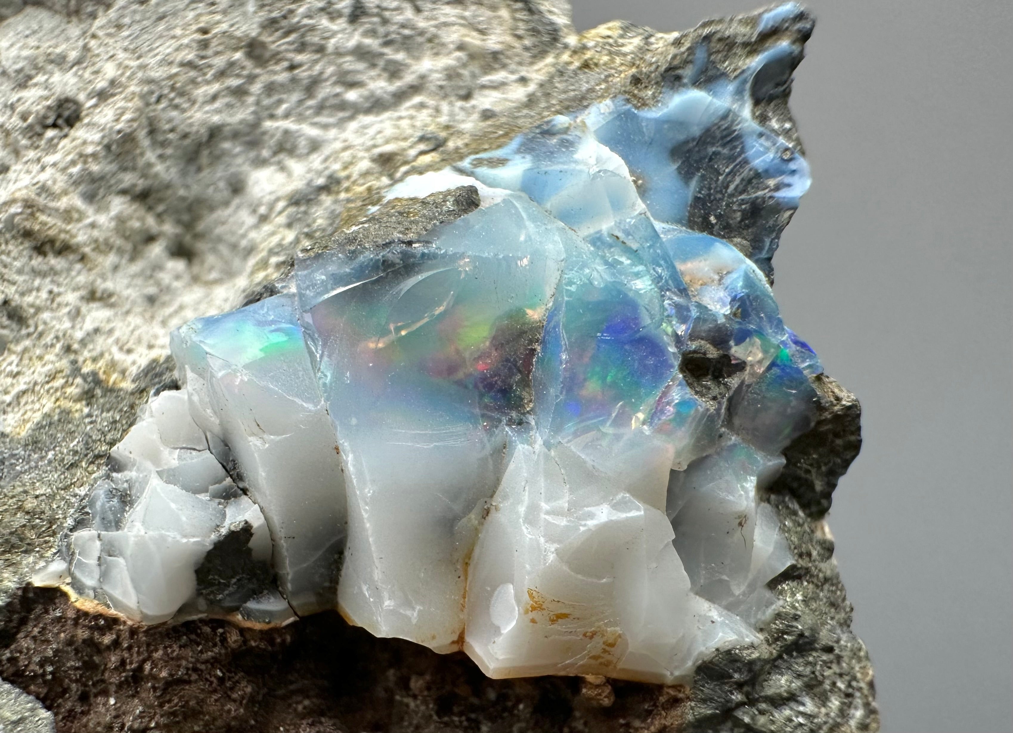 Precious opal – Dubnik, Slovakia - SOP098