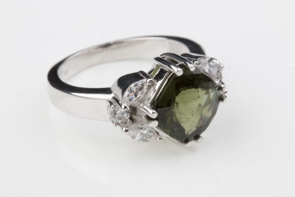 Anello in argento con moldavite  e zirconi 252