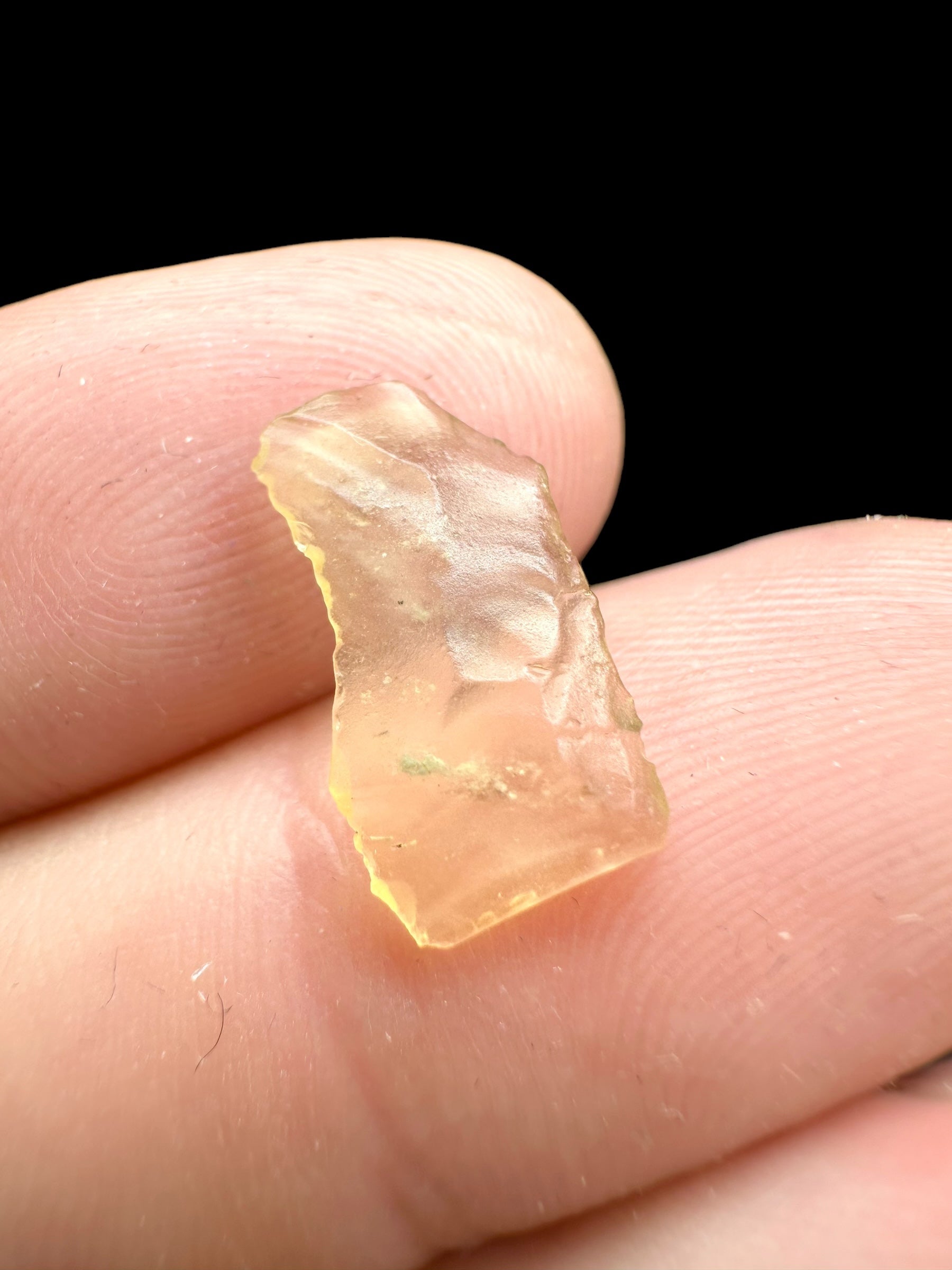 Libyan desert glass in box - LPS032