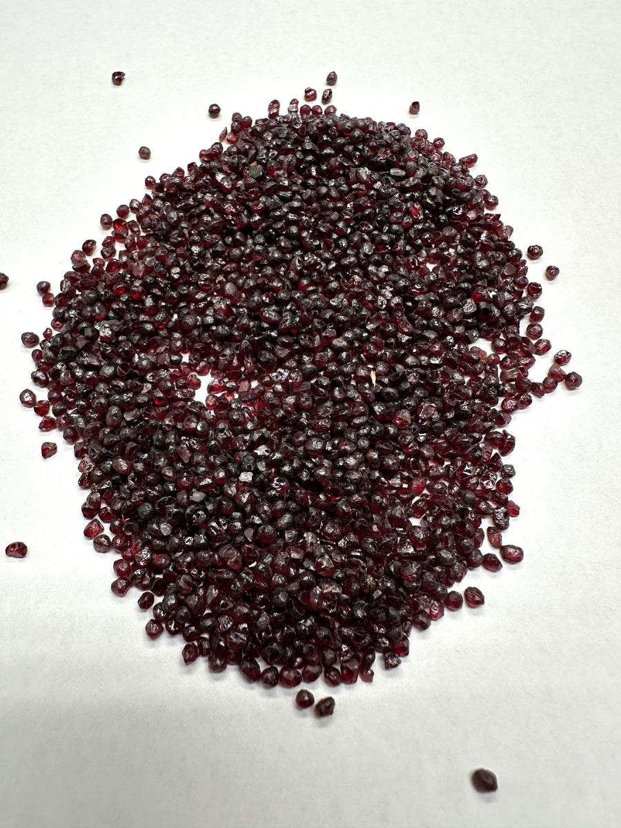 Lotto di granati grezzi piropo rosso scuro dal České Středohoří, Repubblica Ceca