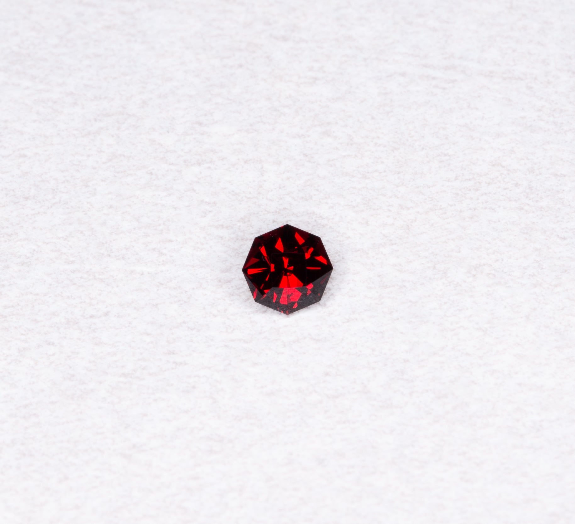 Faceted czech garnet (pair) – Ceske Stredohori, CZ - BG001