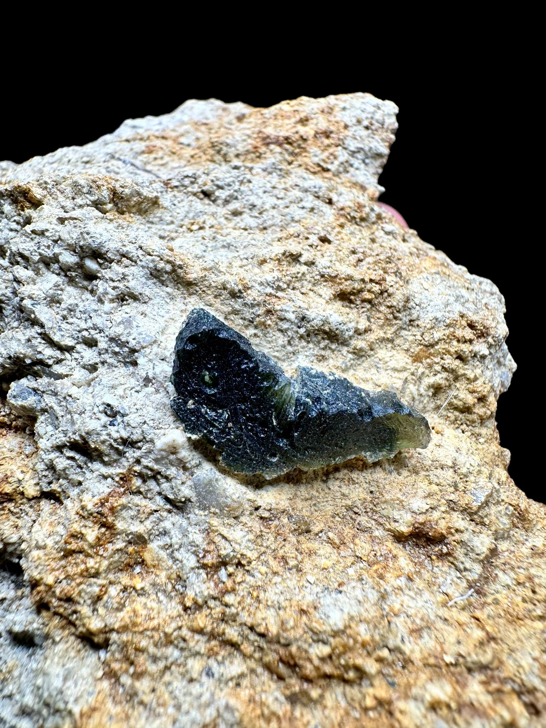 Moldavite in the sediment – Besednice – Sever - INS017
