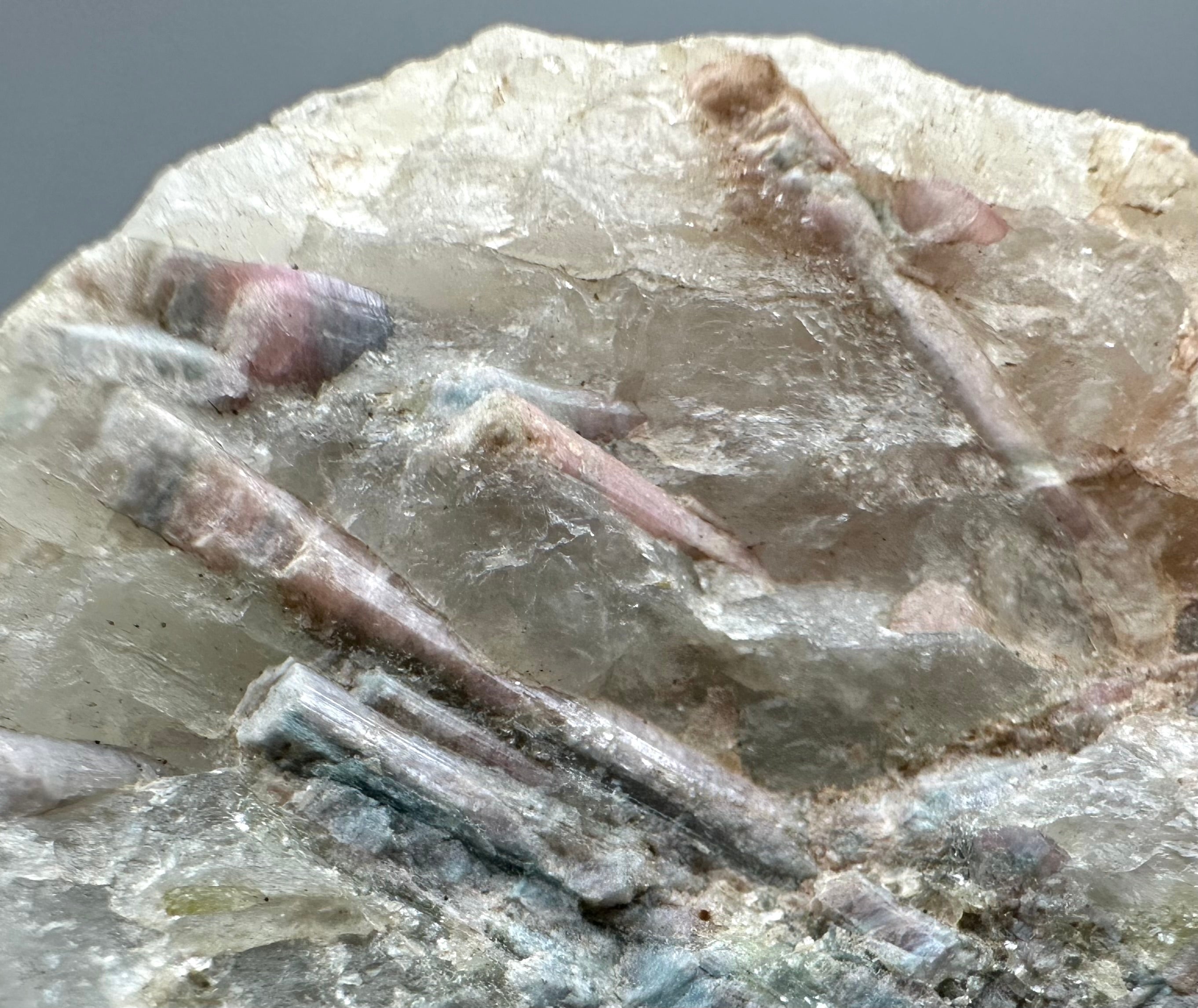 Elbaite, Indigolite, Rubellite, Amblygonite – Rozna, CZ - EL001