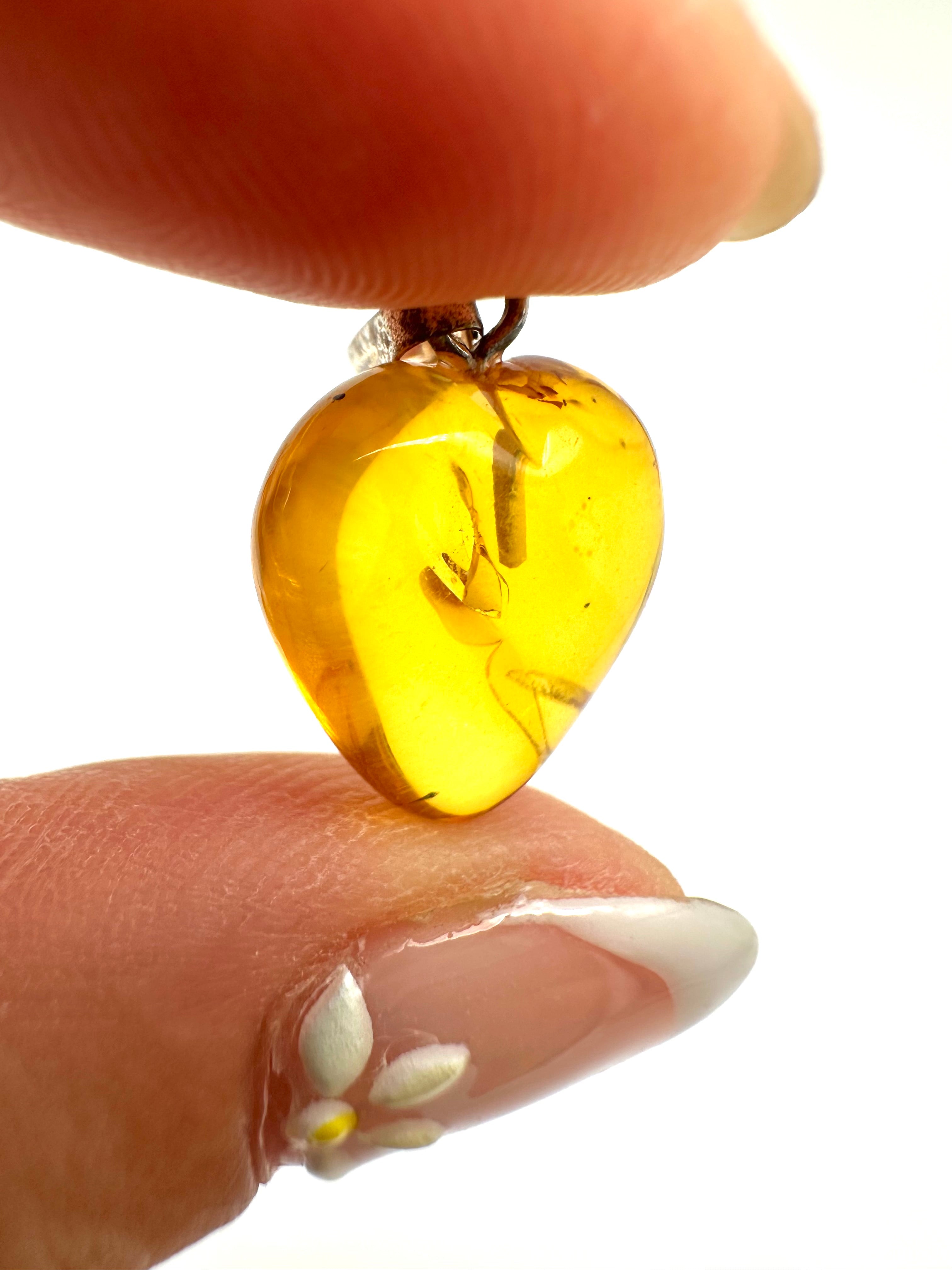 Amber pendant – random piece - P/JN006
