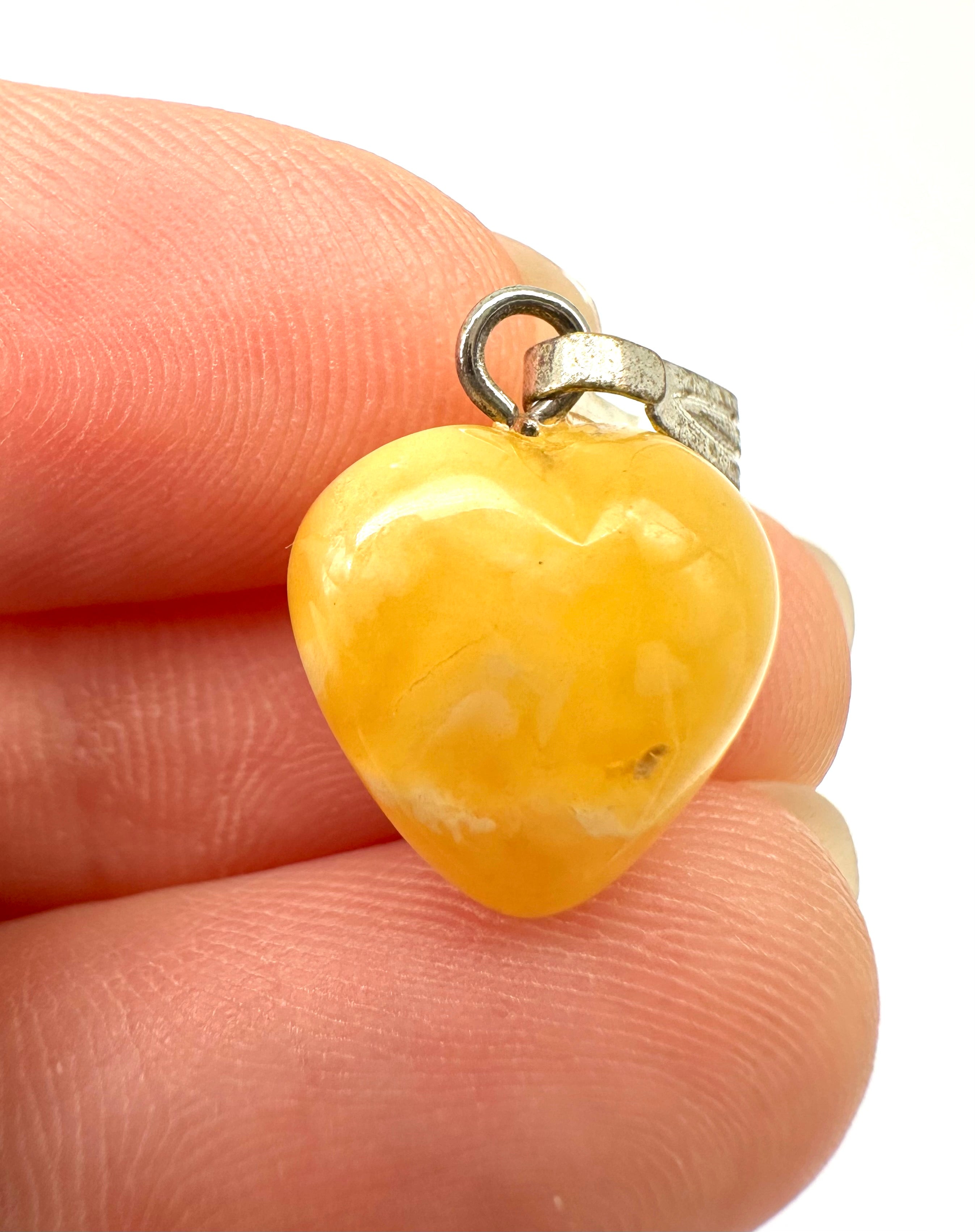 Amber pendant – random piece - P/JN006