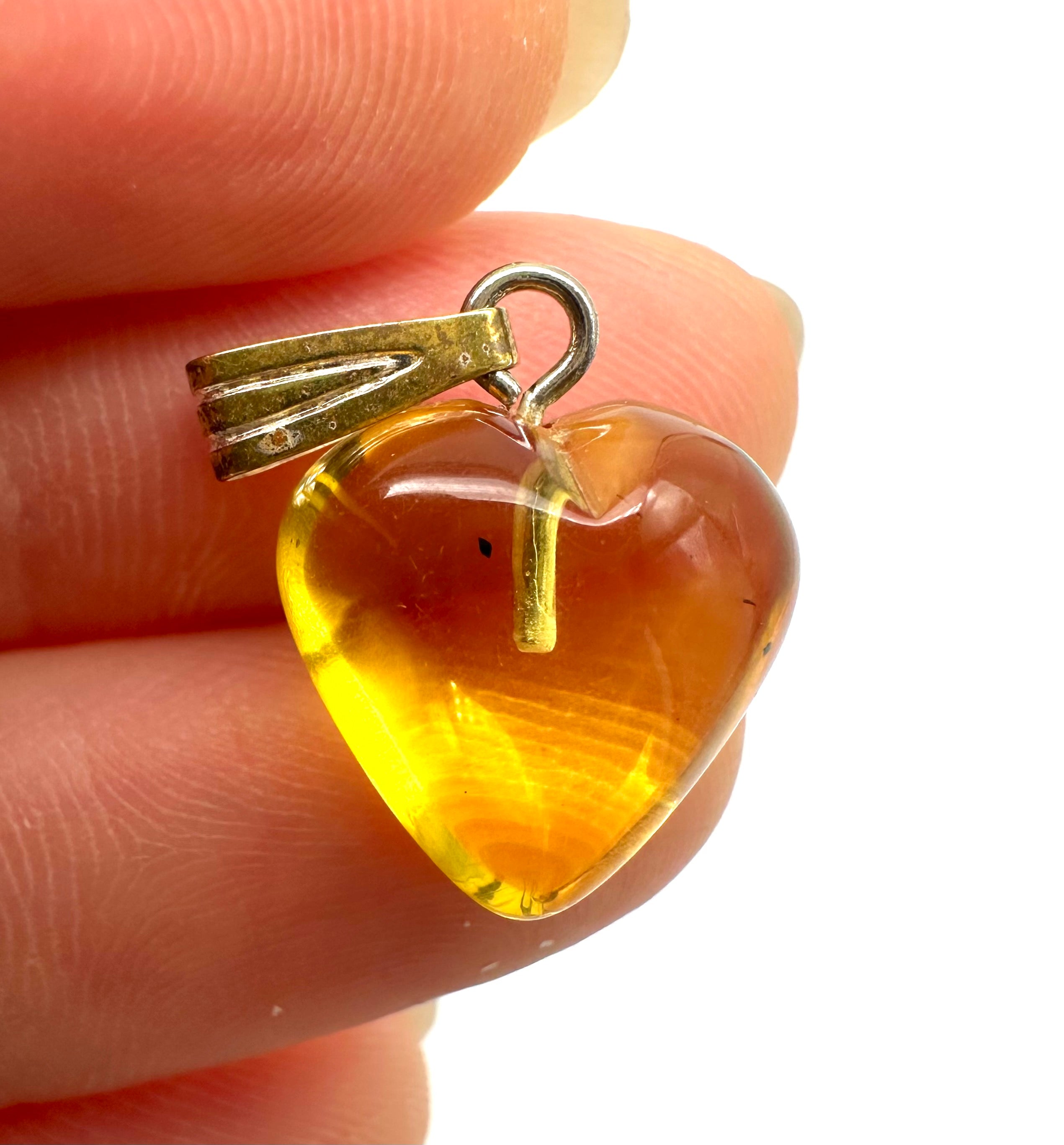 Amber pendant – random piece - P/JN006