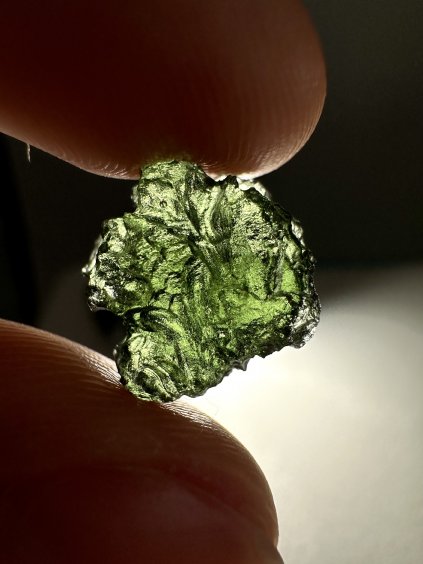 Moldavite Grezza – Koroseky – 1,8g - V031 retroilluminata