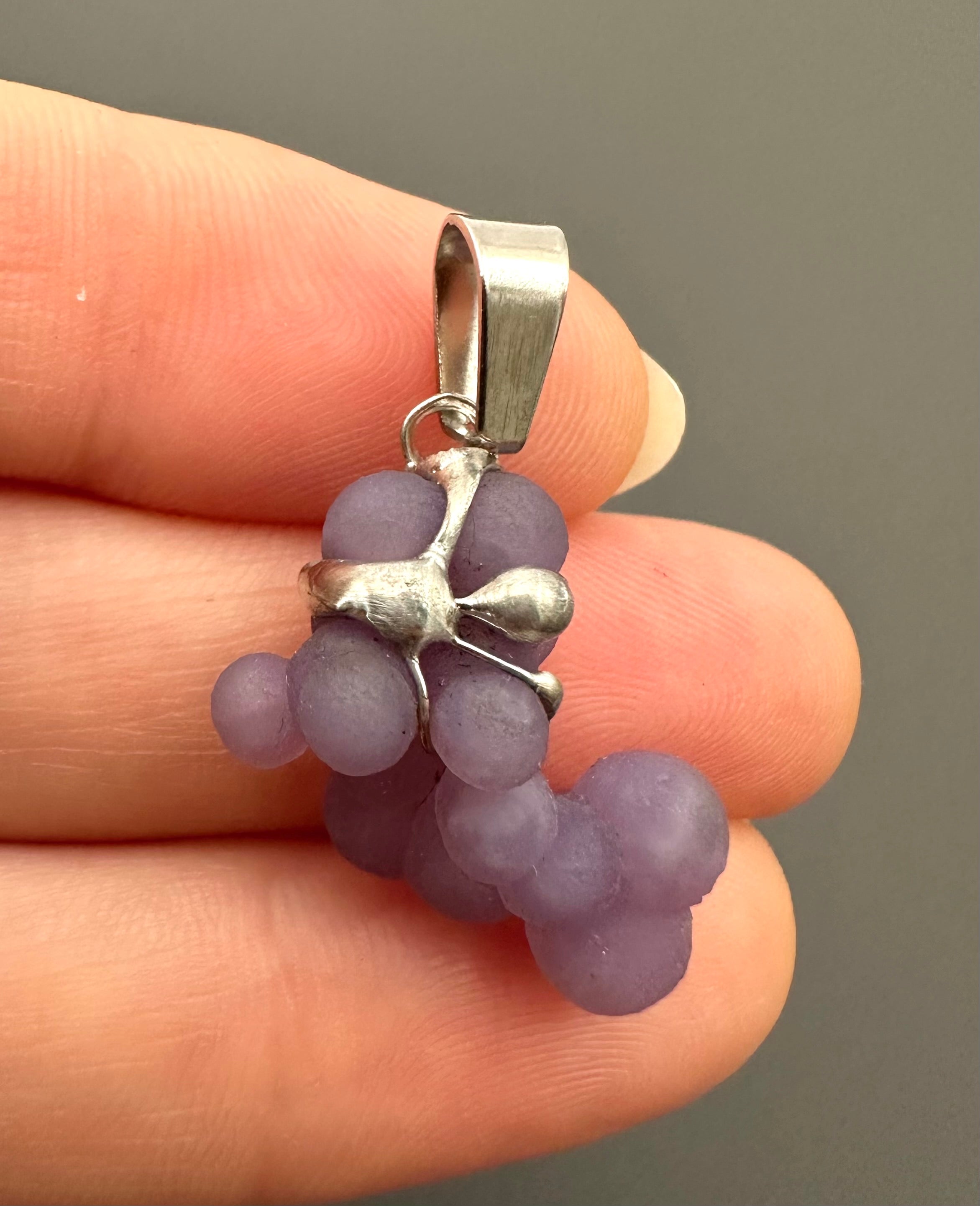 Grape chalcedony pendant - P/HCH52