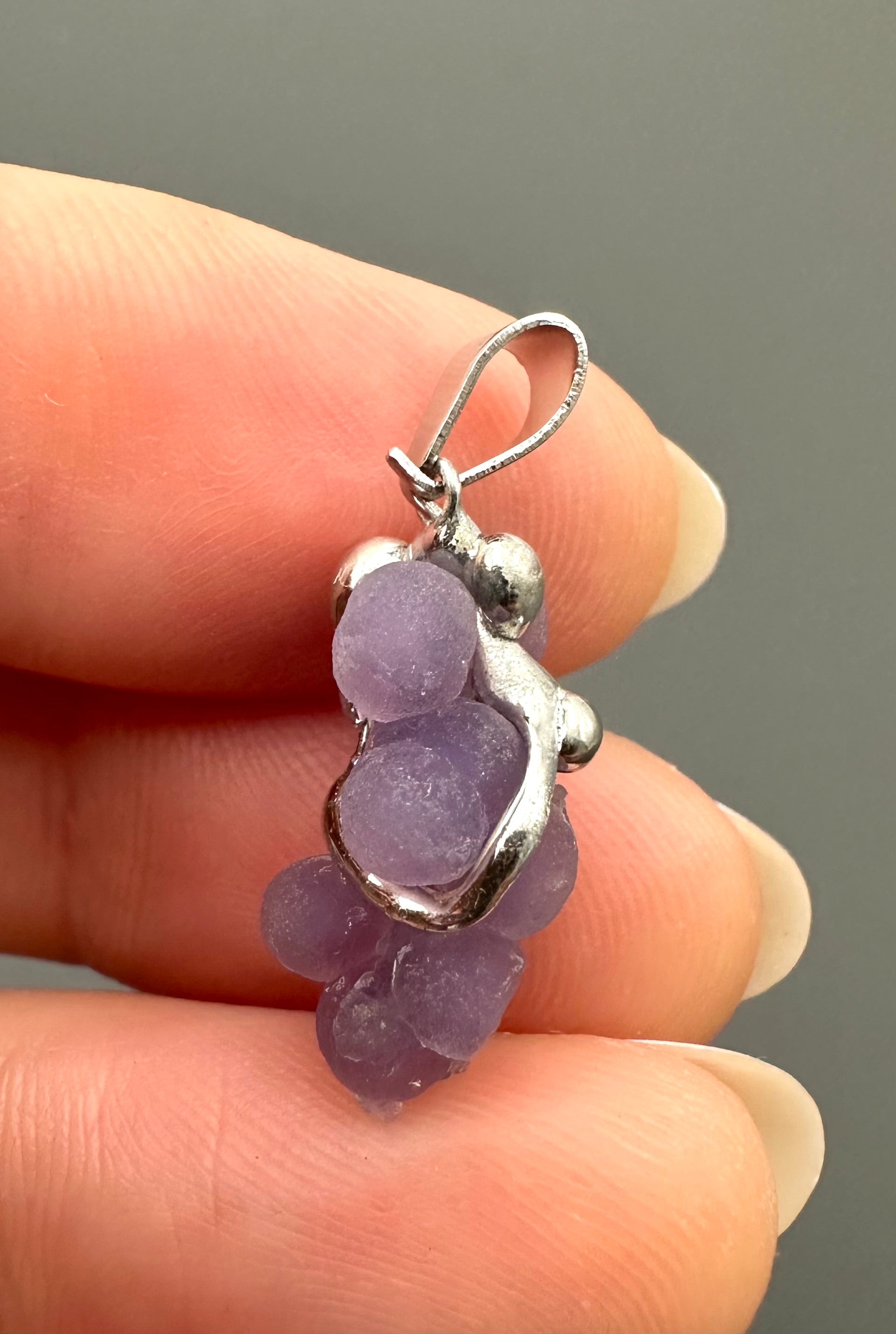Grape chalcedony pendant - P/HCH54