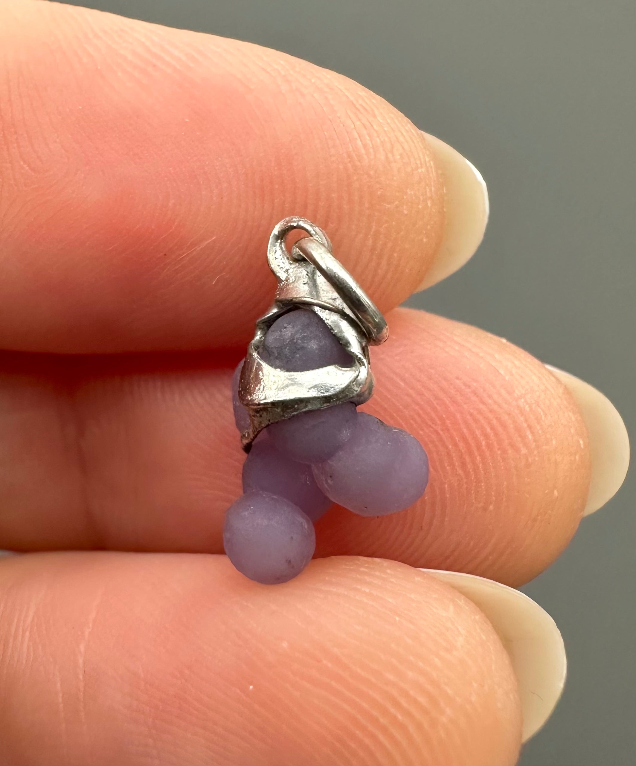 Grape chalcedony pendant - P/HCH57