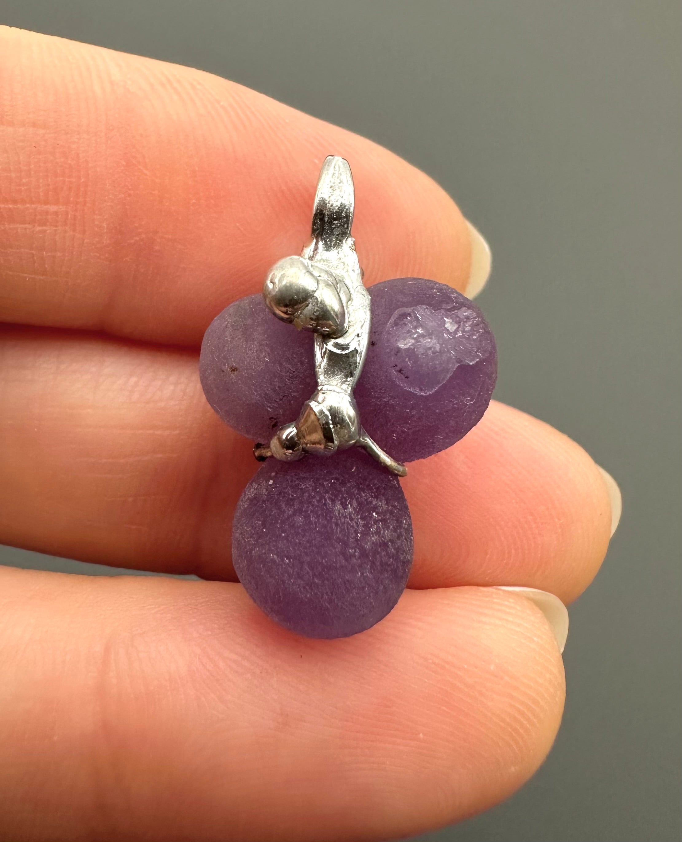 Grape chalcedony pendant - P/HCH58