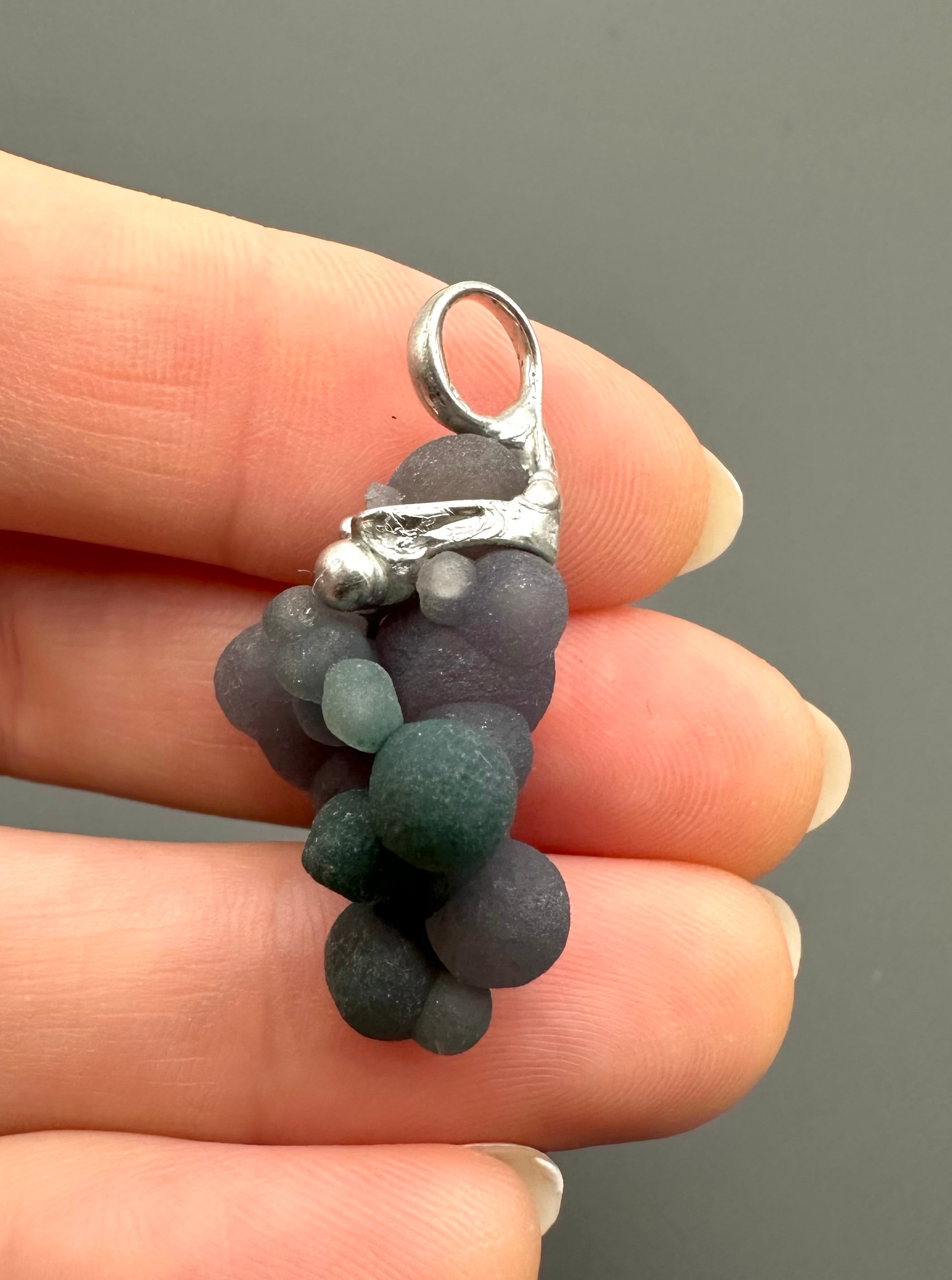 Grape chalcedony pendant - P/HCH64