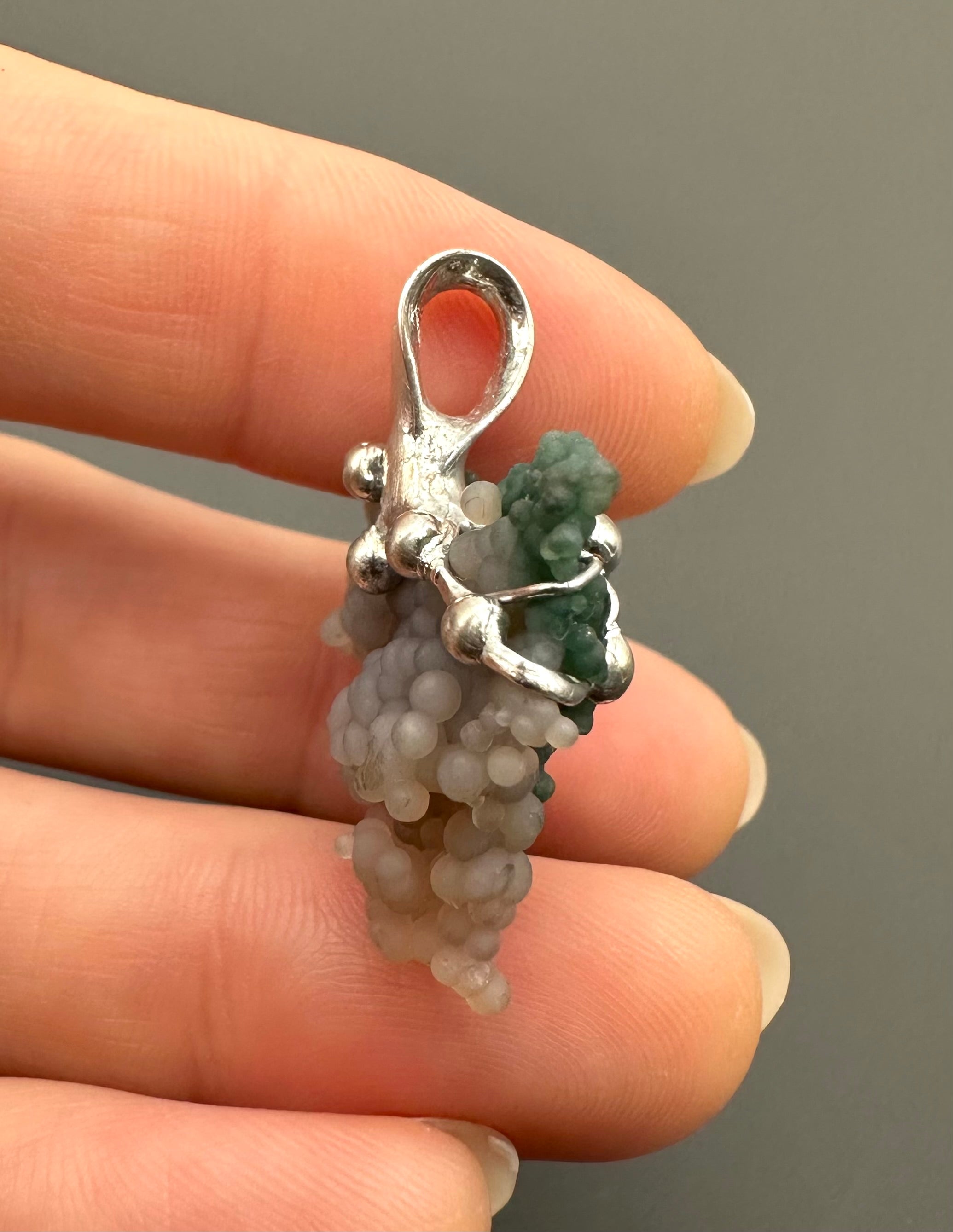 Grape chalcedony pendant - P/HCH68