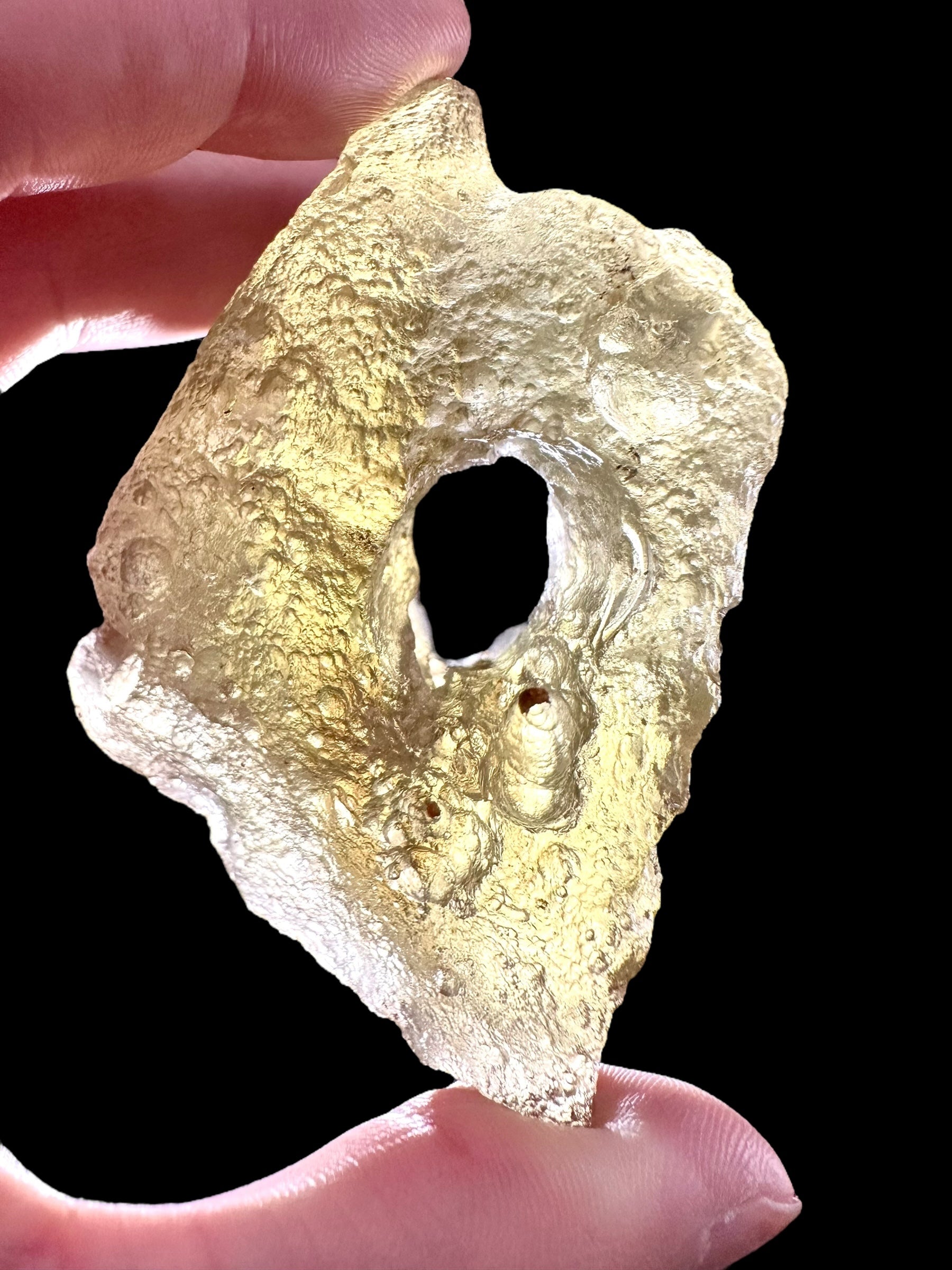 Libyan desert glass – Extra quality, hole - LPS035