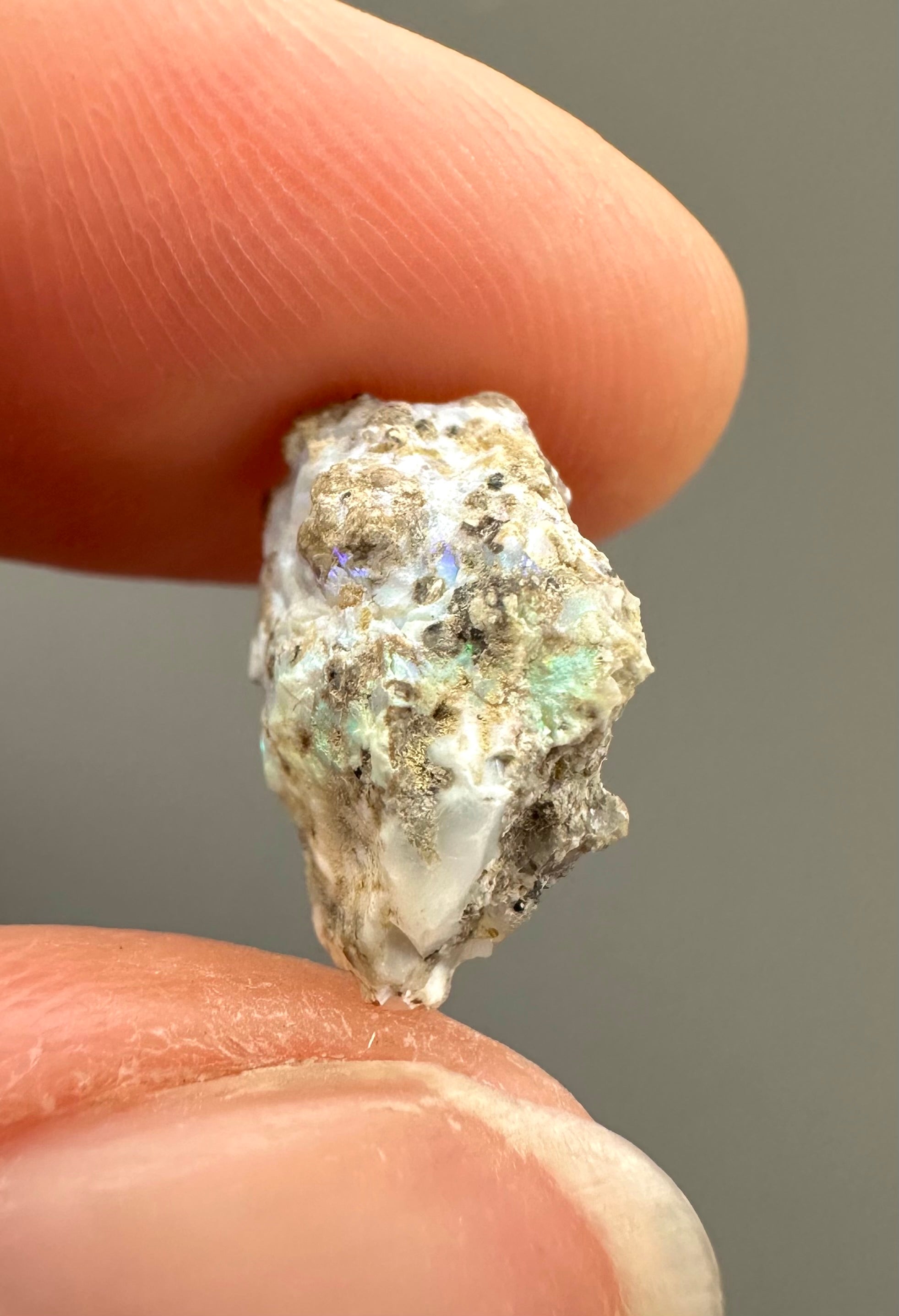 Precious opal – Dubnik, Slovakia - SOP004