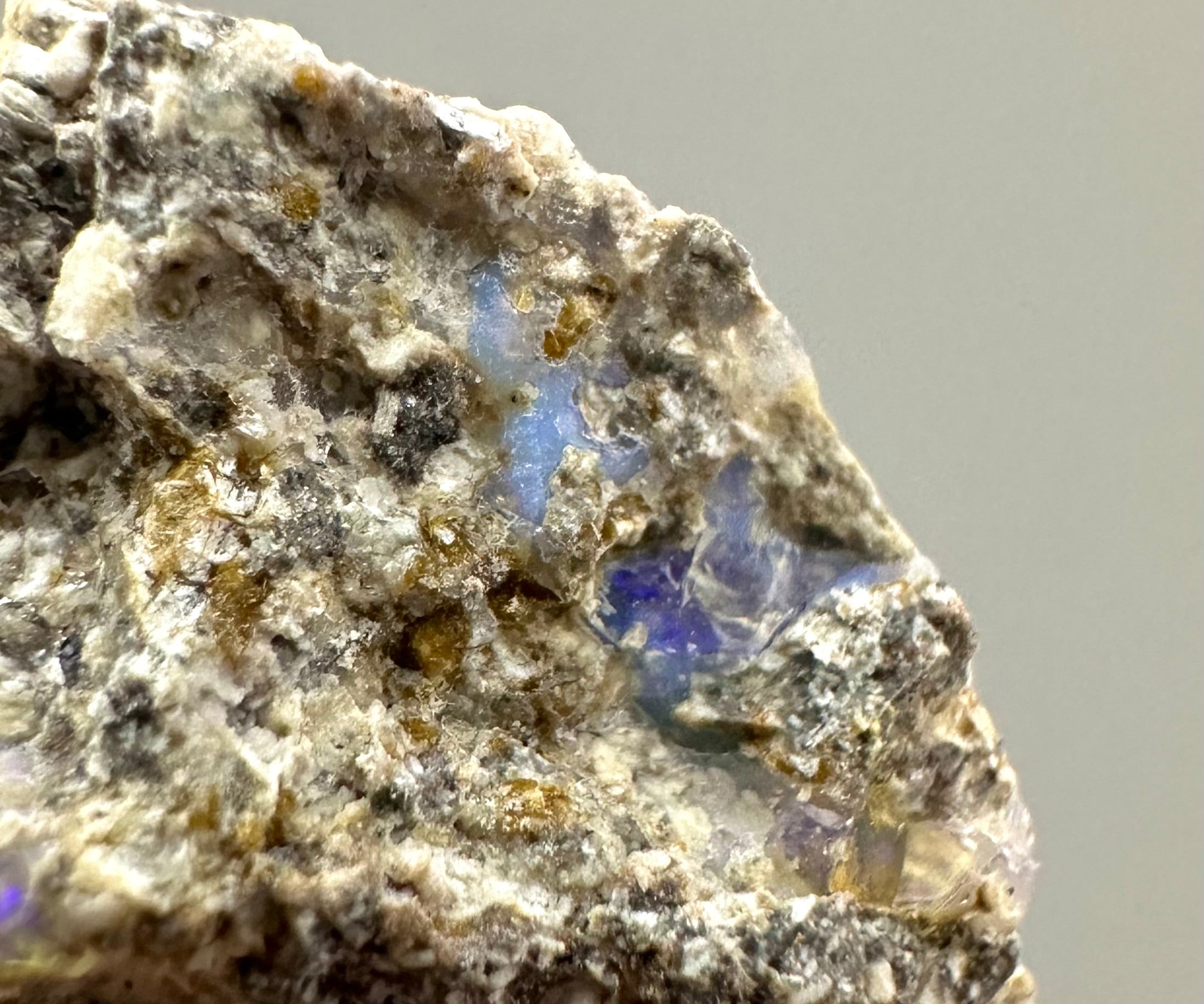 Precious opal – Dubnik, Slovakia - SOP005