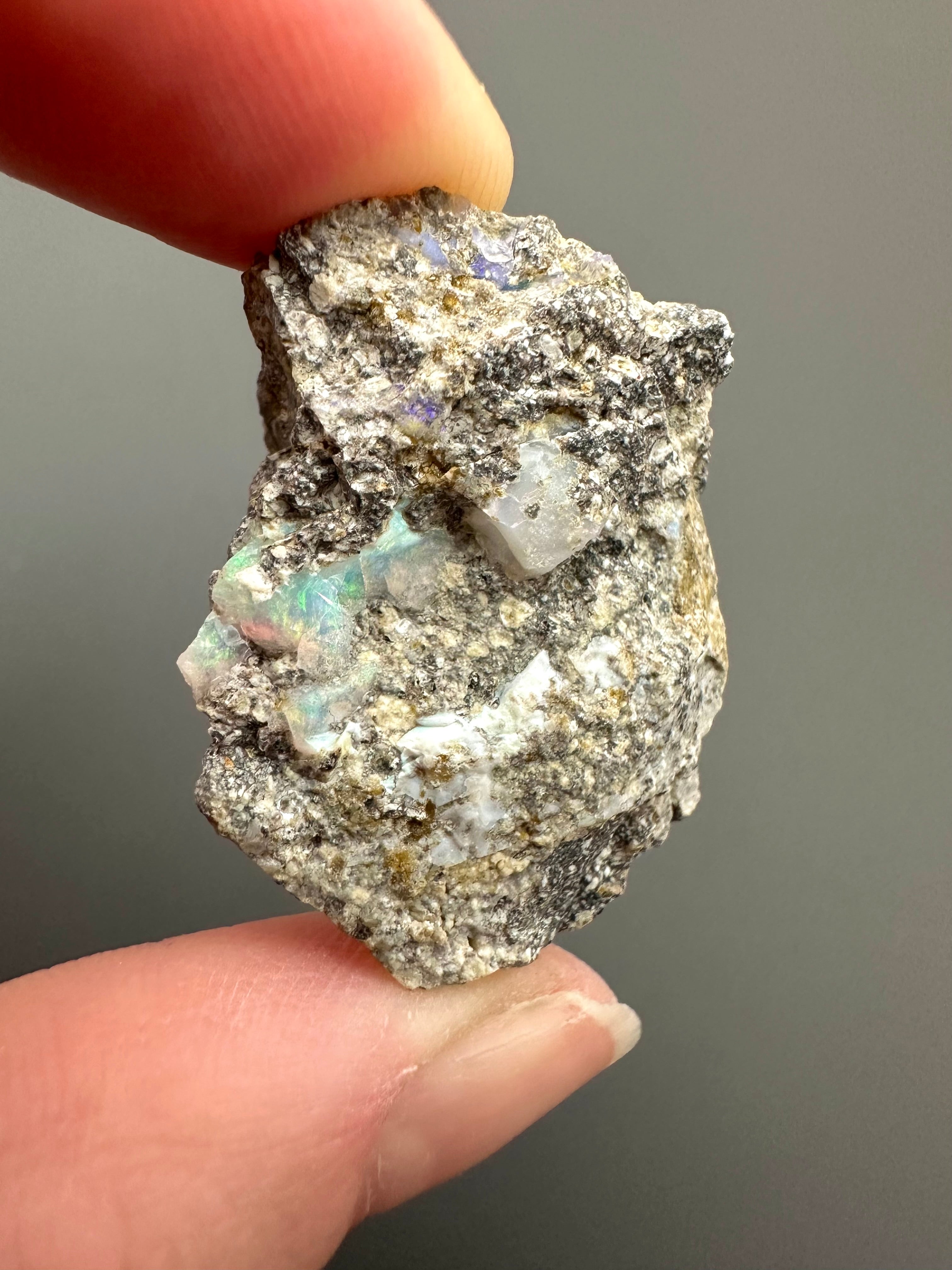 Precious opal – Dubnik, Slovakia - SOP005
