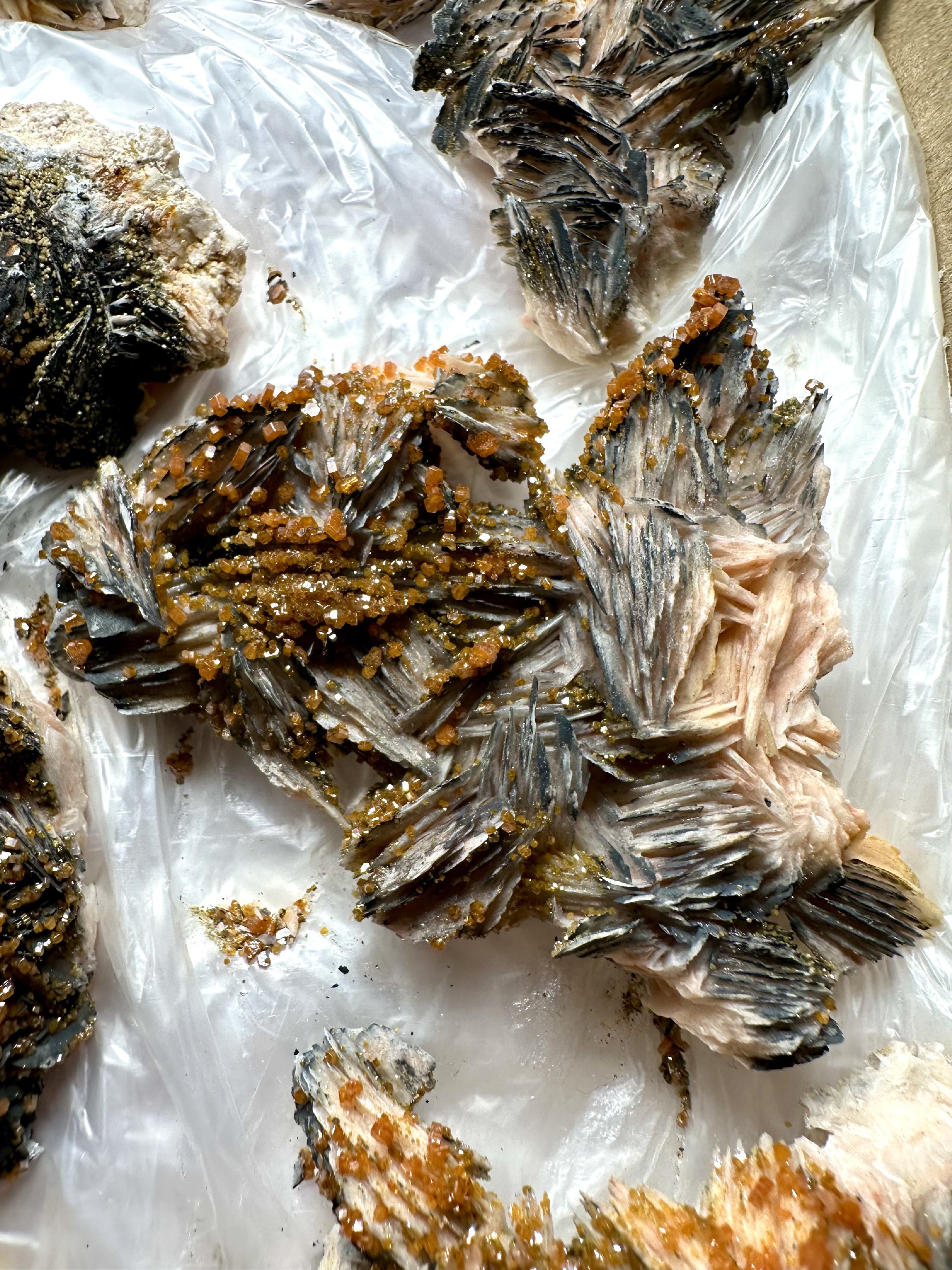 Vanadinite 5-8 cm – Morocco 1250g - VO4