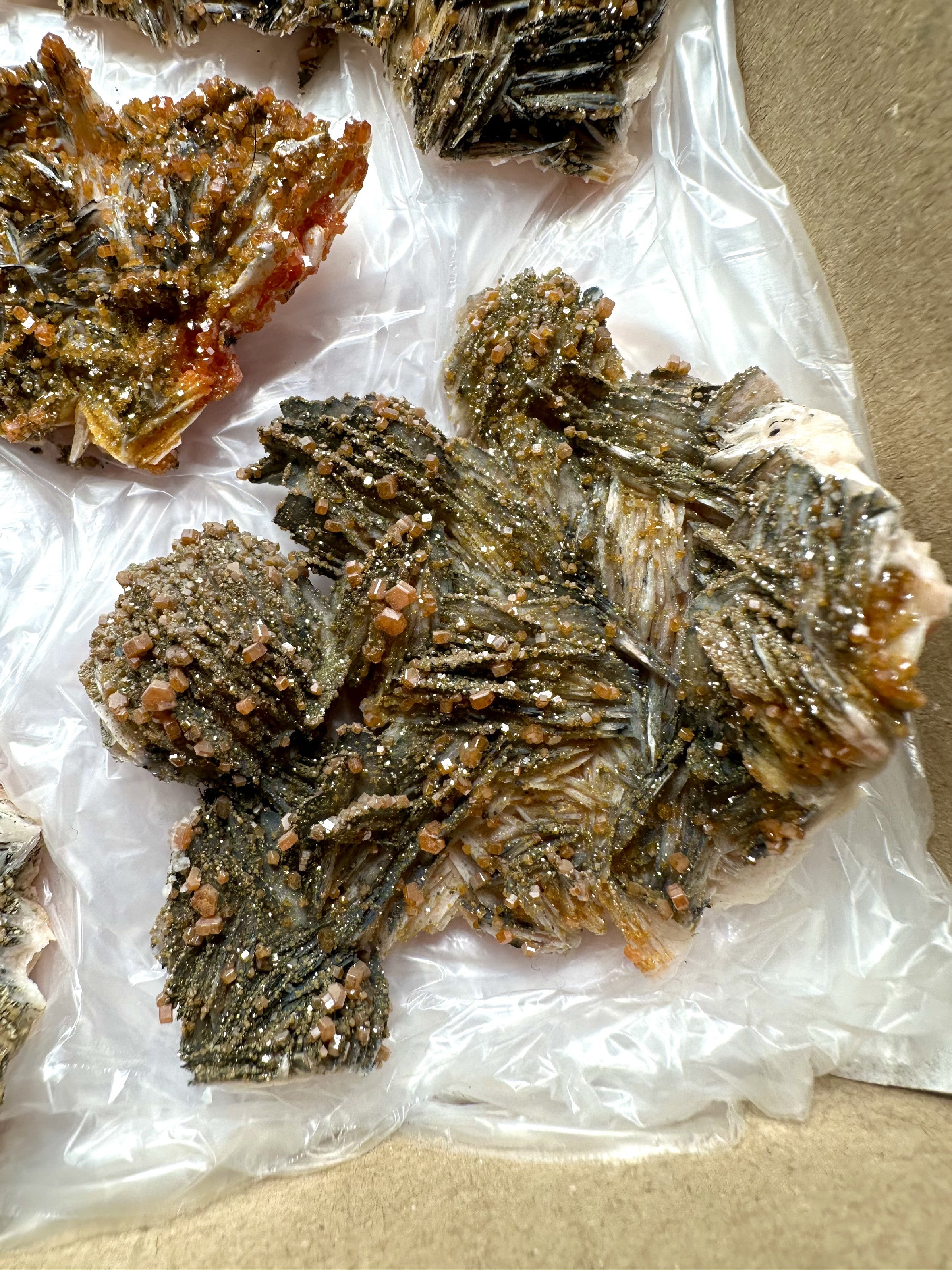 Vanadinite 5-8 cm – Morocco 1250g - VO4
