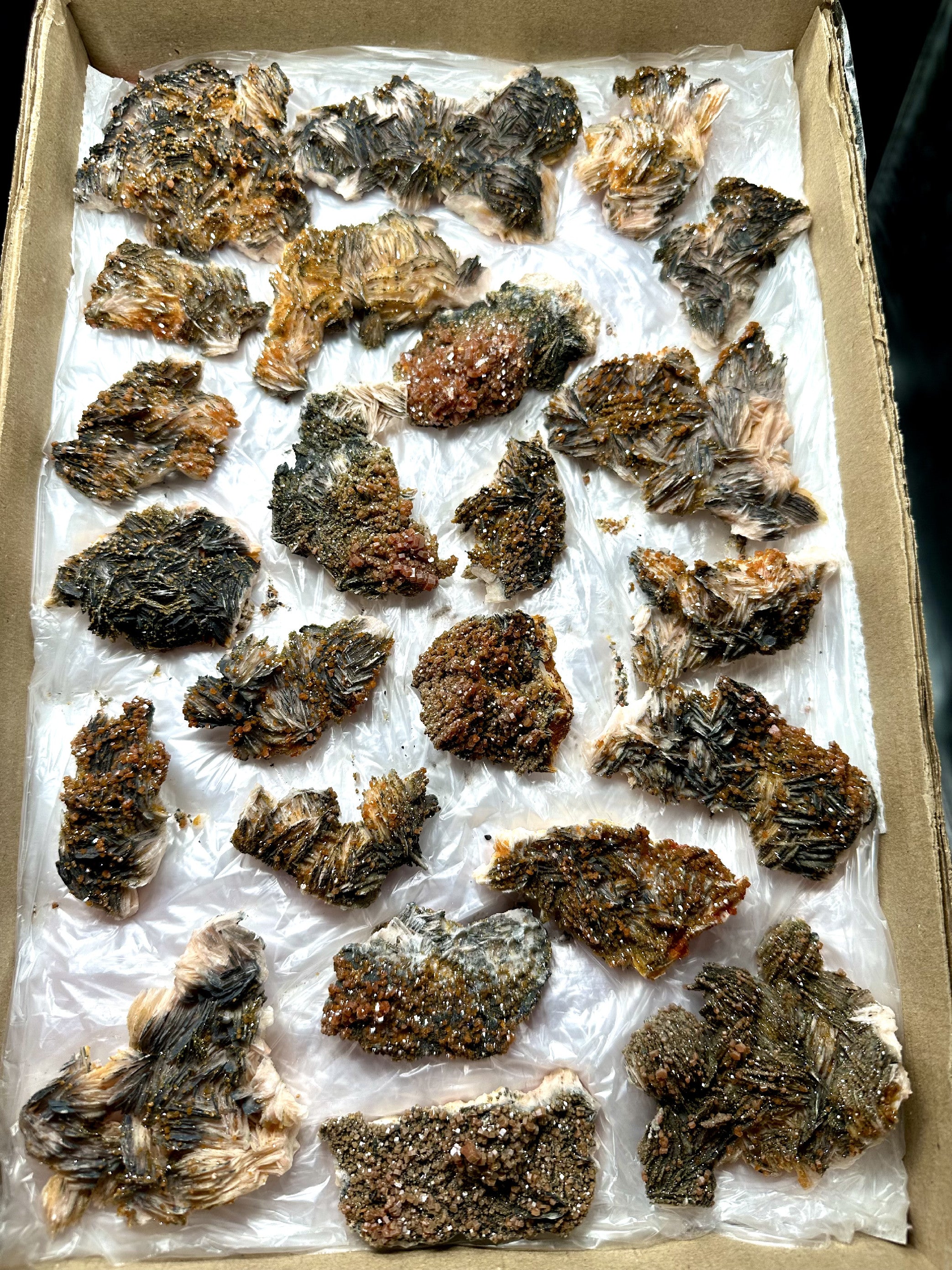 Vanadinite 5-8 cm – Morocco 1250g
