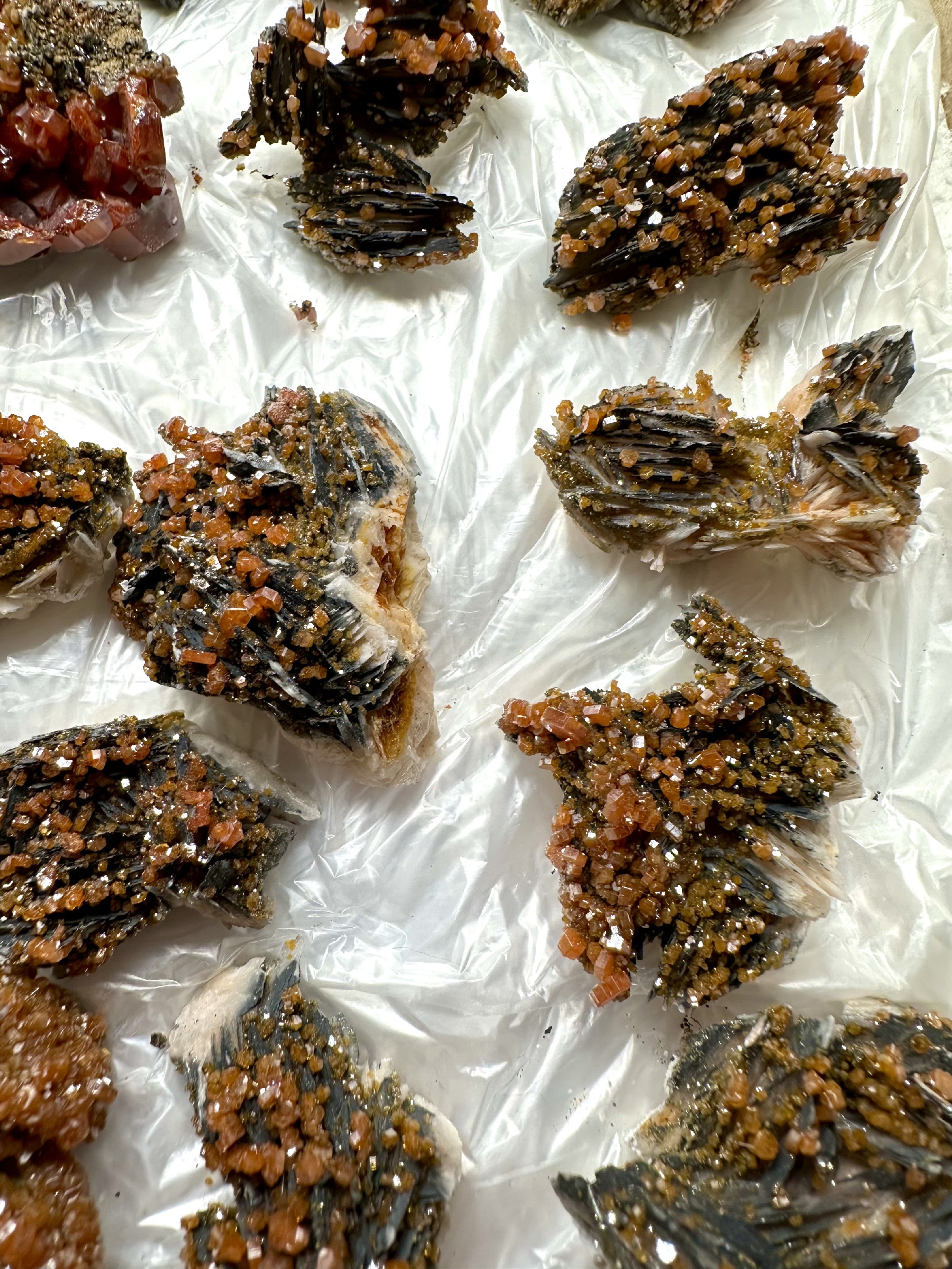 Vanadinite 3-5 cm – Morocco 1000g - VO5