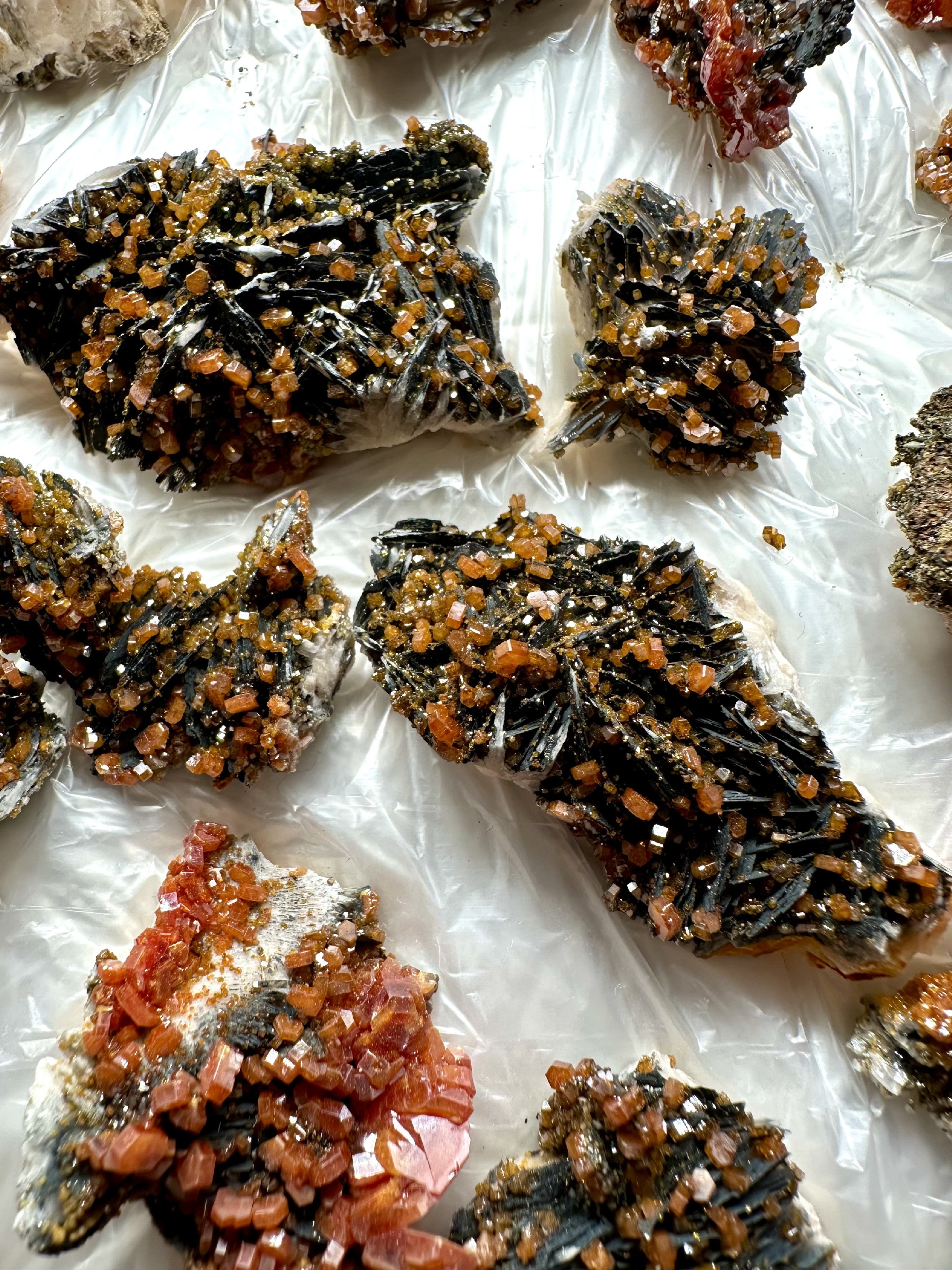 Vanadinite 3-5 cm – Morocco 1000g - VO5
