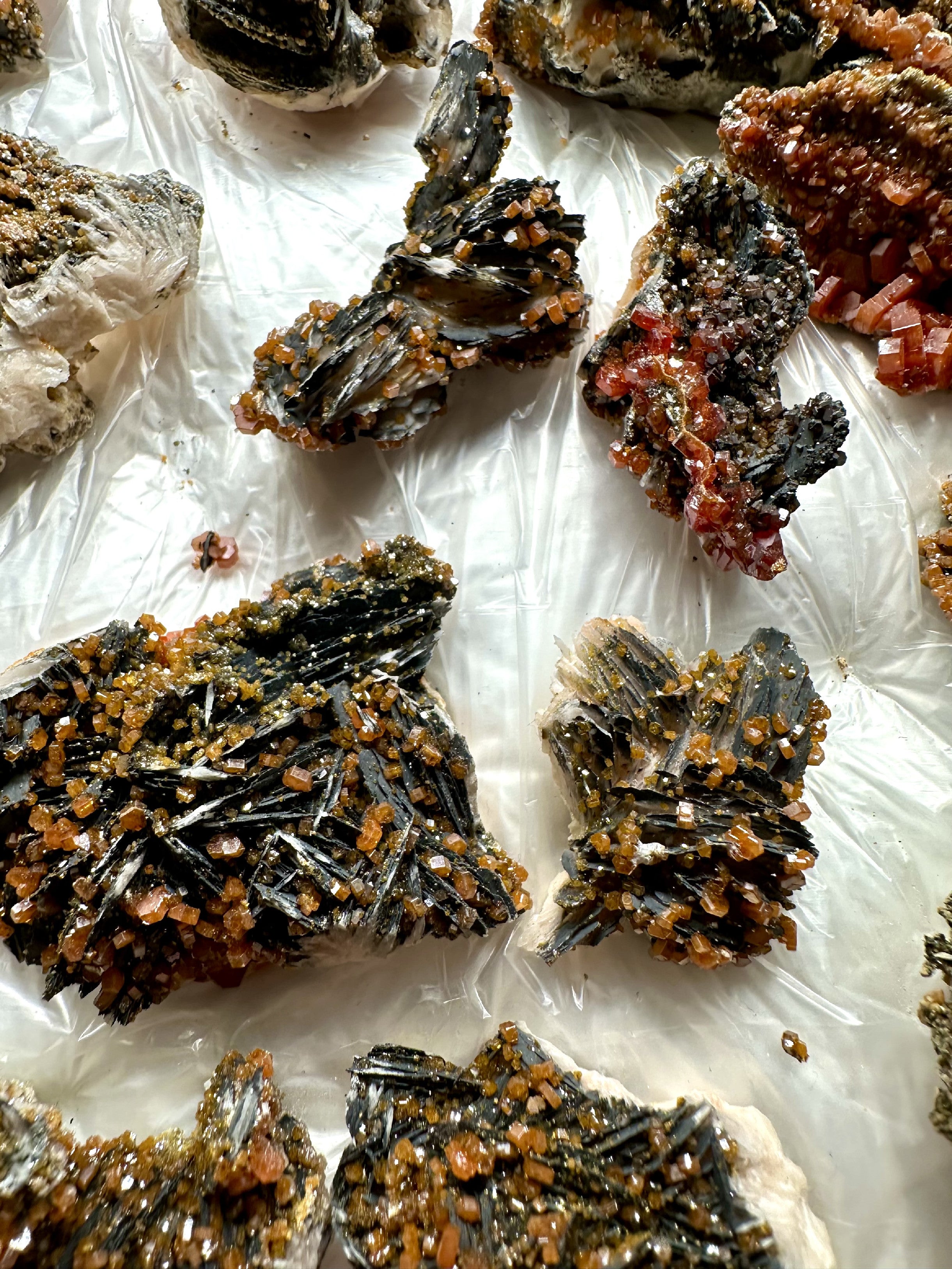 Vanadinite 3-5 cm – Morocco 1000g - VO5