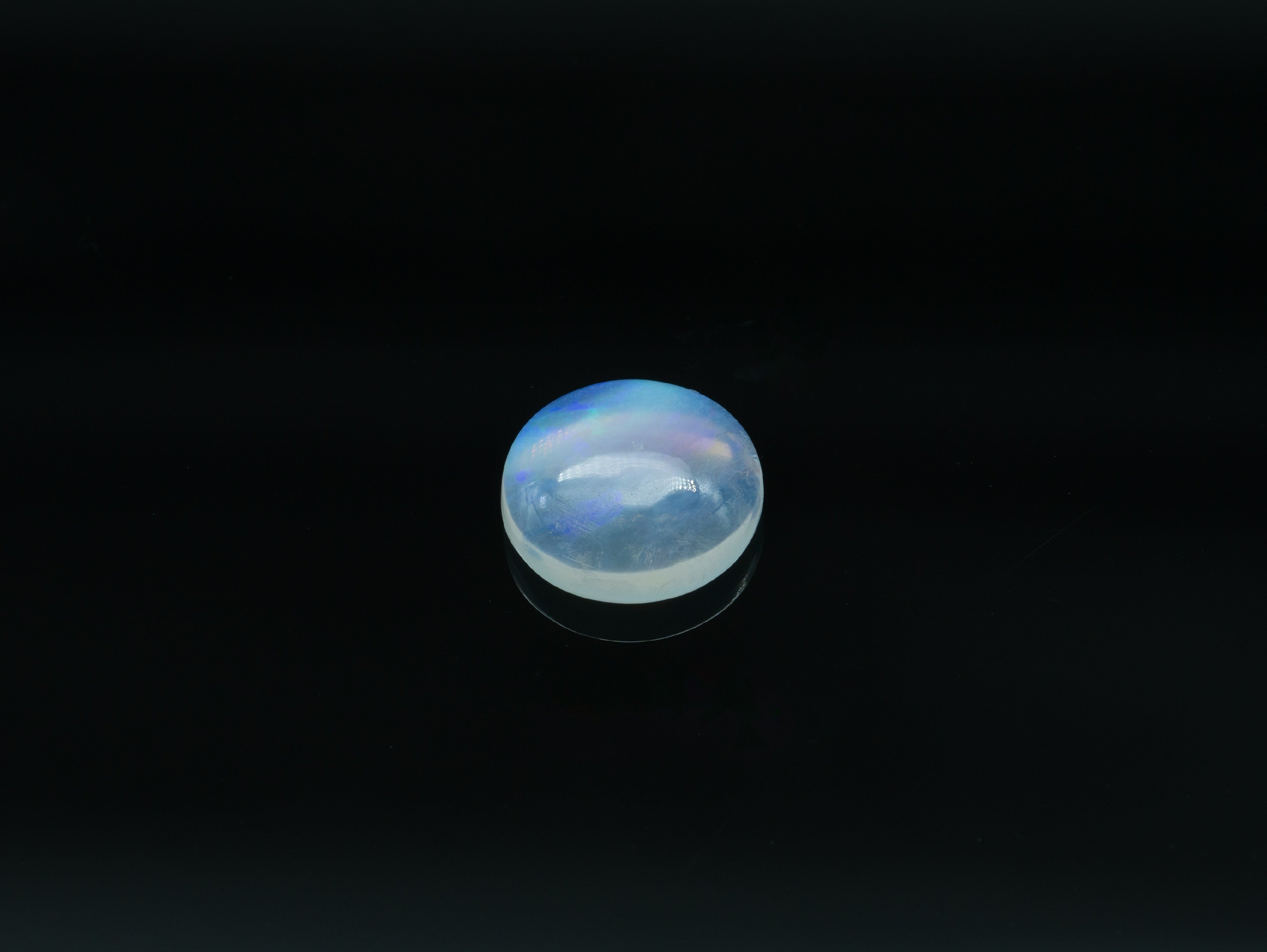 Precious opal – Cabochon – Dubniky, Slovakia - DOPK02