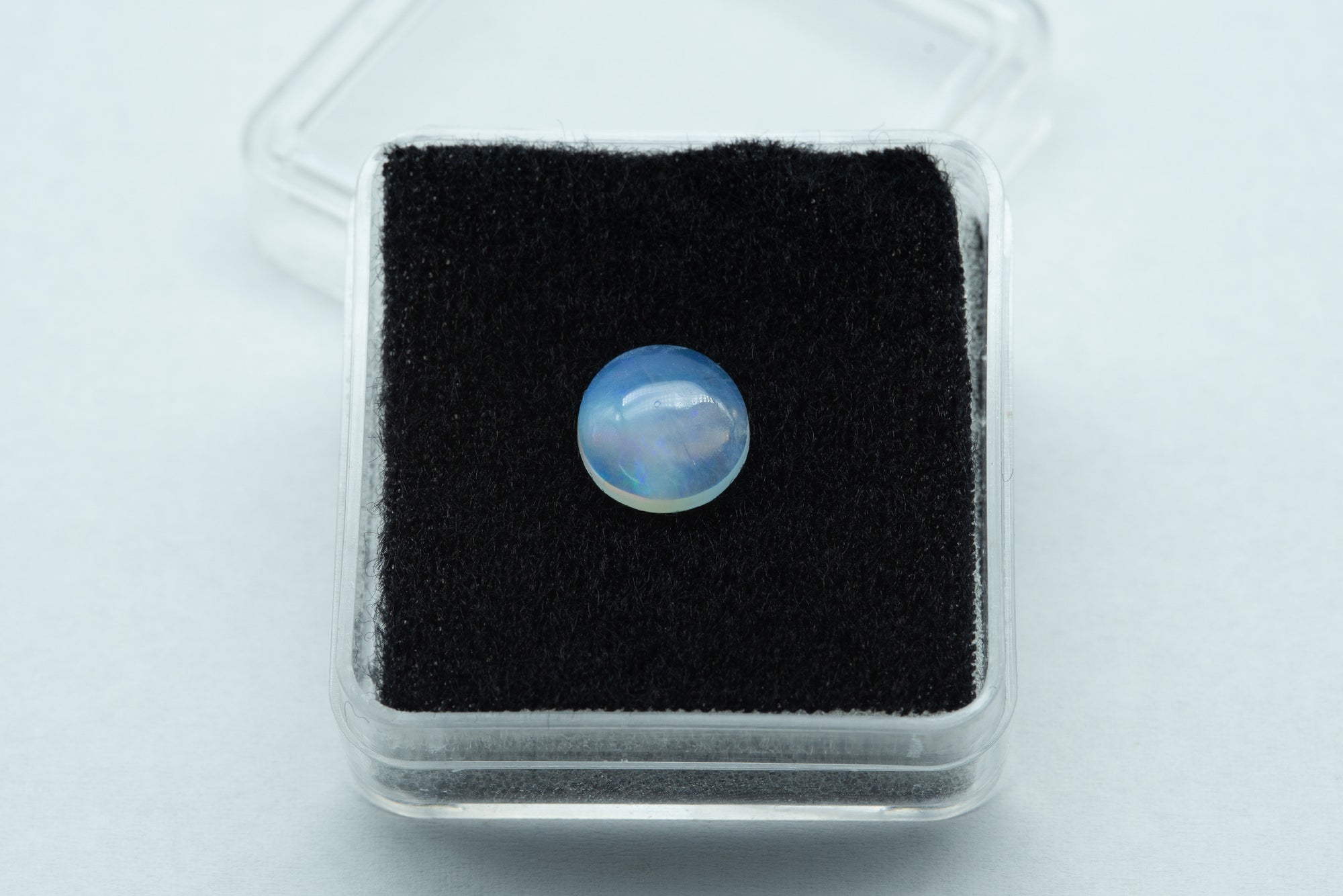 Precious opal – Cabochon – Dubniky, Slovakia
