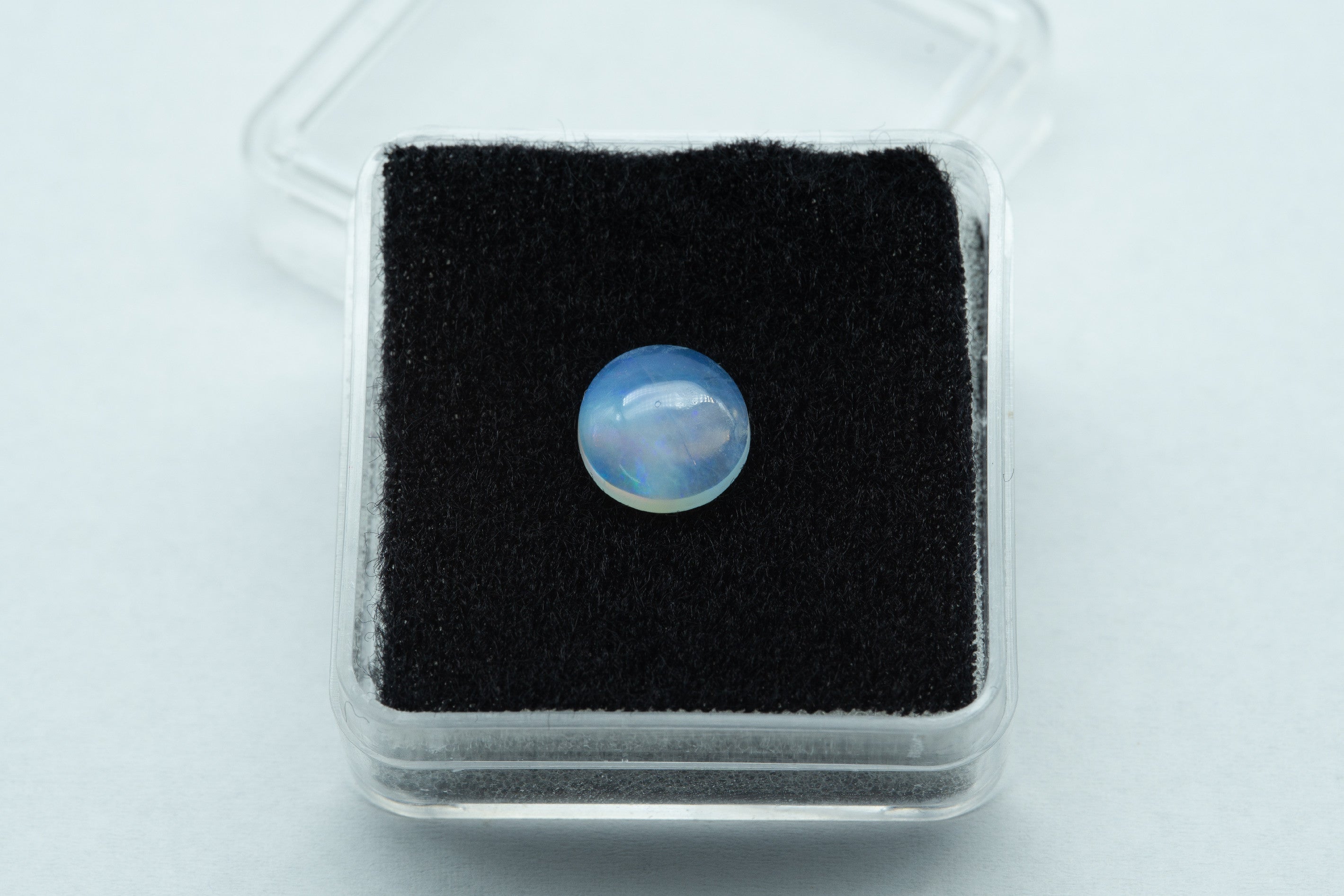 Precious opal – Cabochon – Dubniky, Slovakia