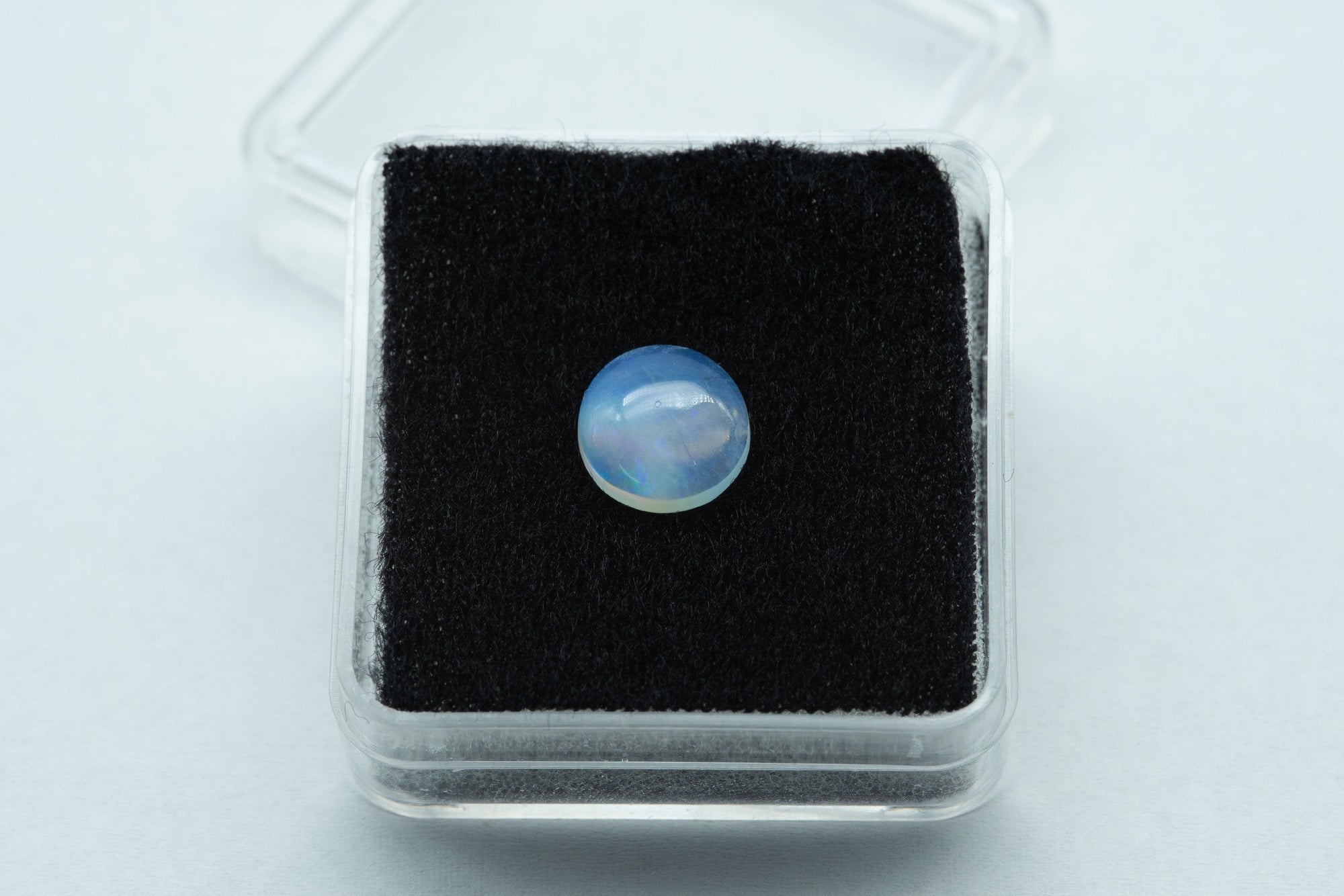 Precious opal – Cabochon – Dubniky, Slovakia