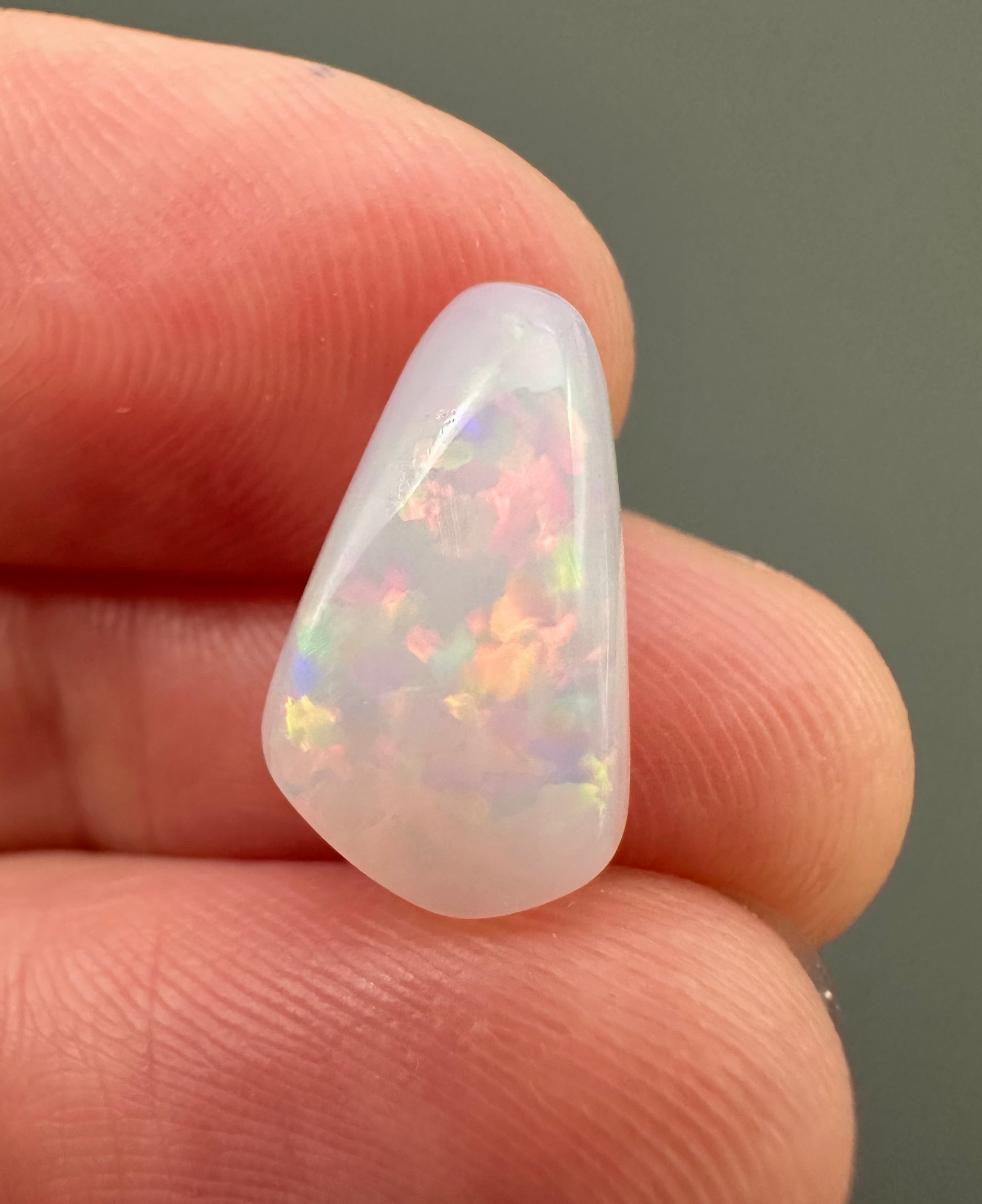 Precious opal – Cabochon – Dubniky, Slovakia - DOPK03