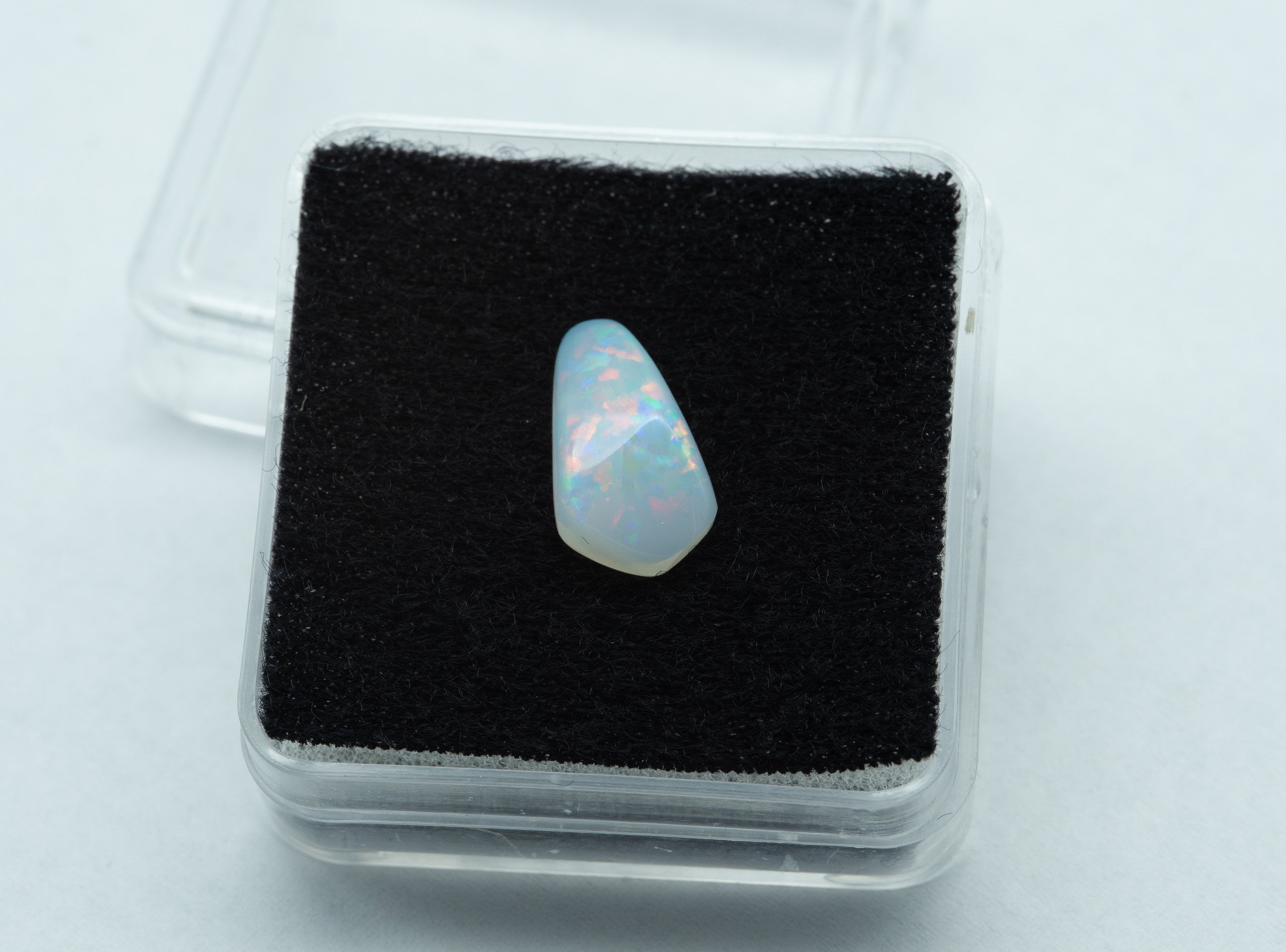 Precious opal – Cabochon – Dubniky, Slovakia - DOPK03