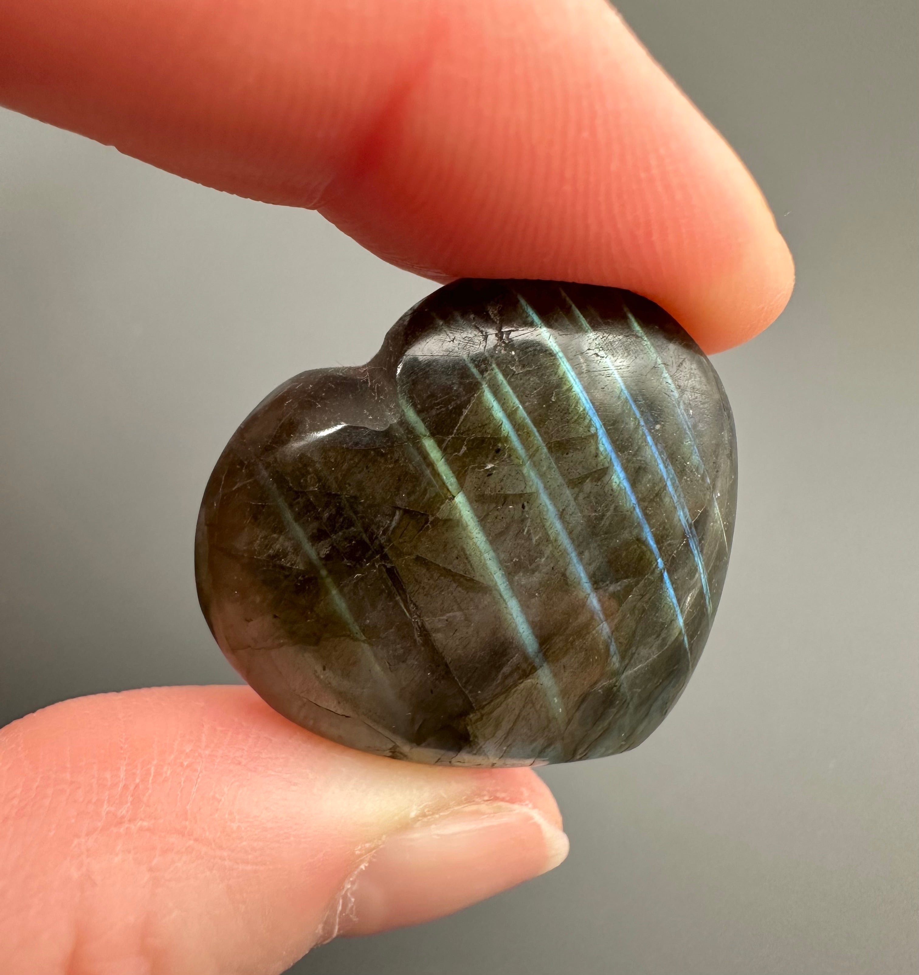 Labradorite heart 2,7 cm – Madagascar - L012