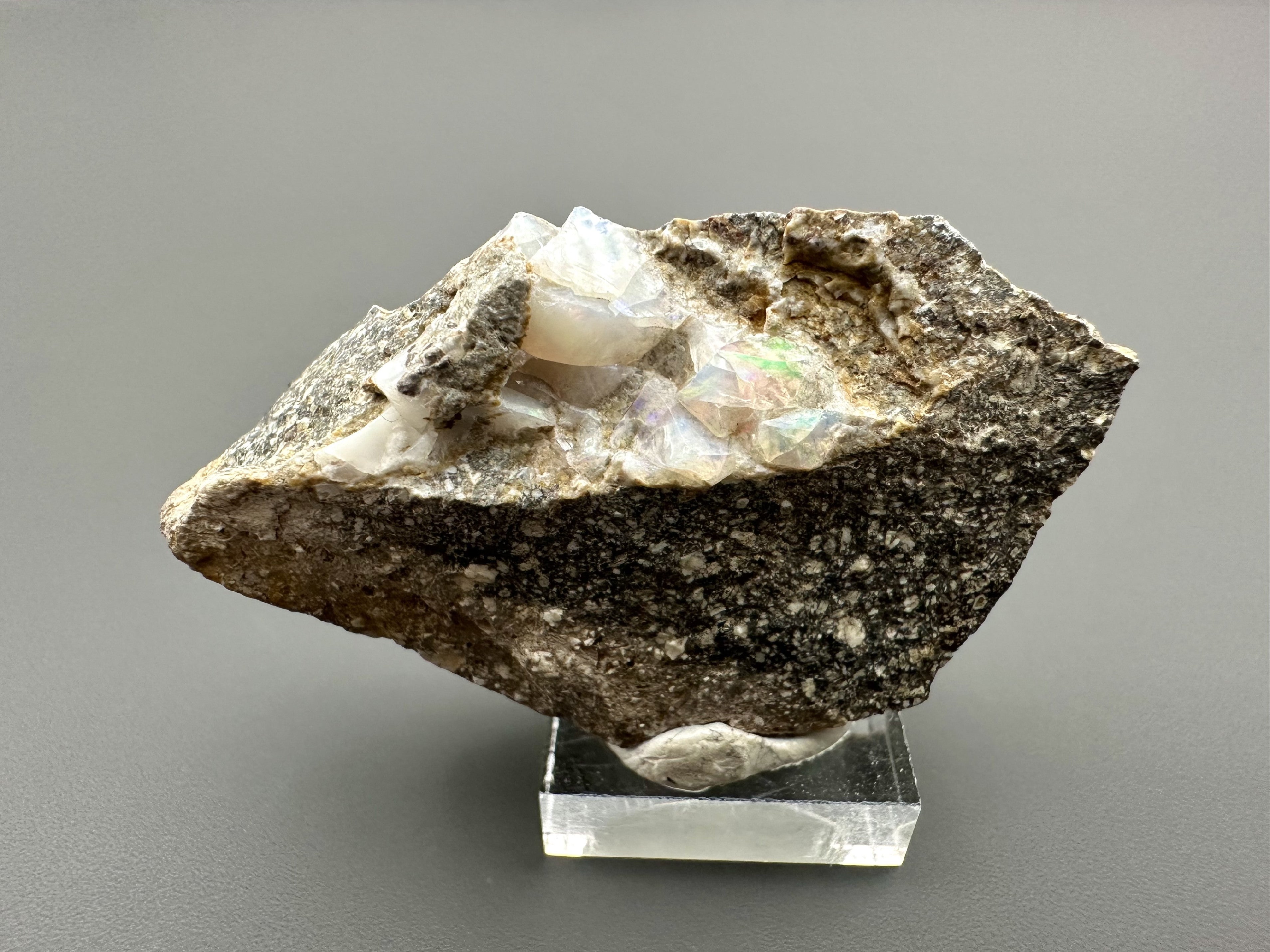 Precious opal – Dubnik, Slovakia - SOP042