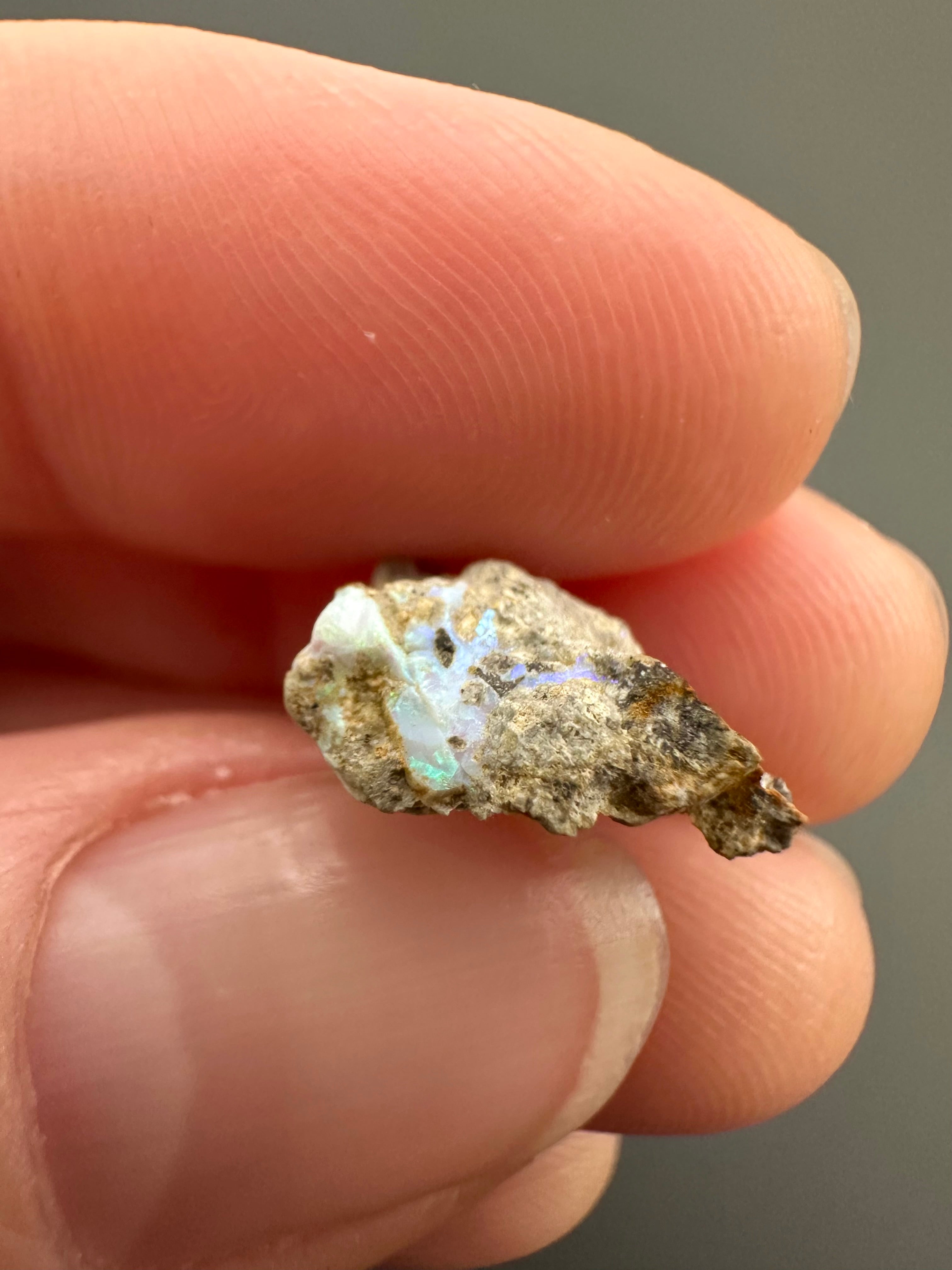 Precious opal – Dubnik, Slovakia - SOP065