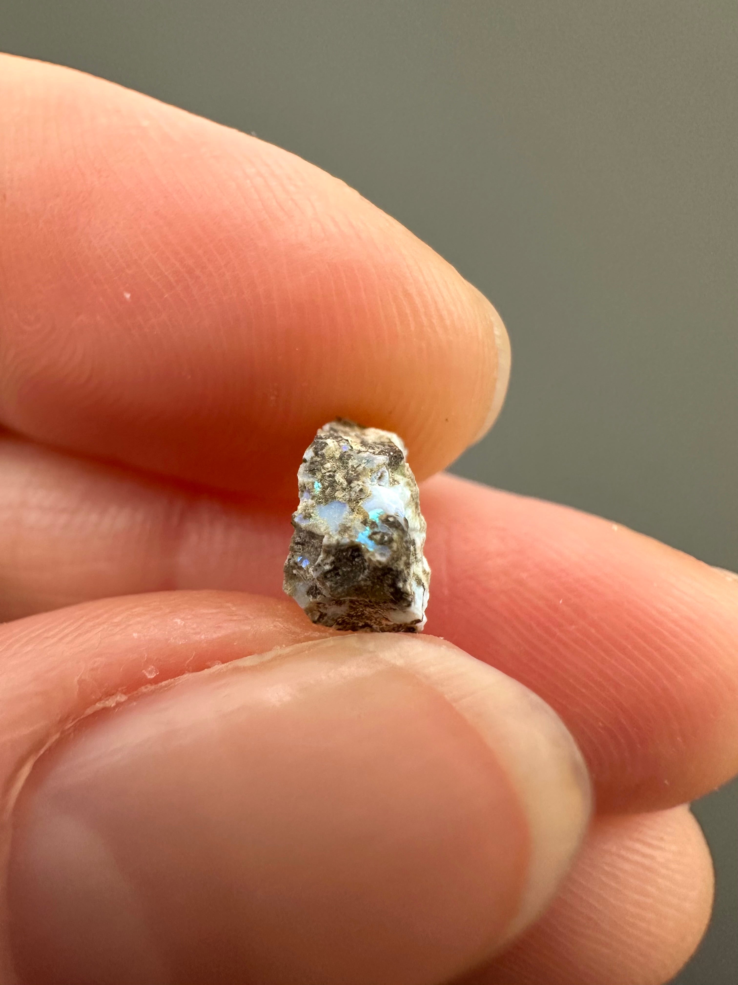 Precious opal – Dubnik, Slovakia - SOP067
