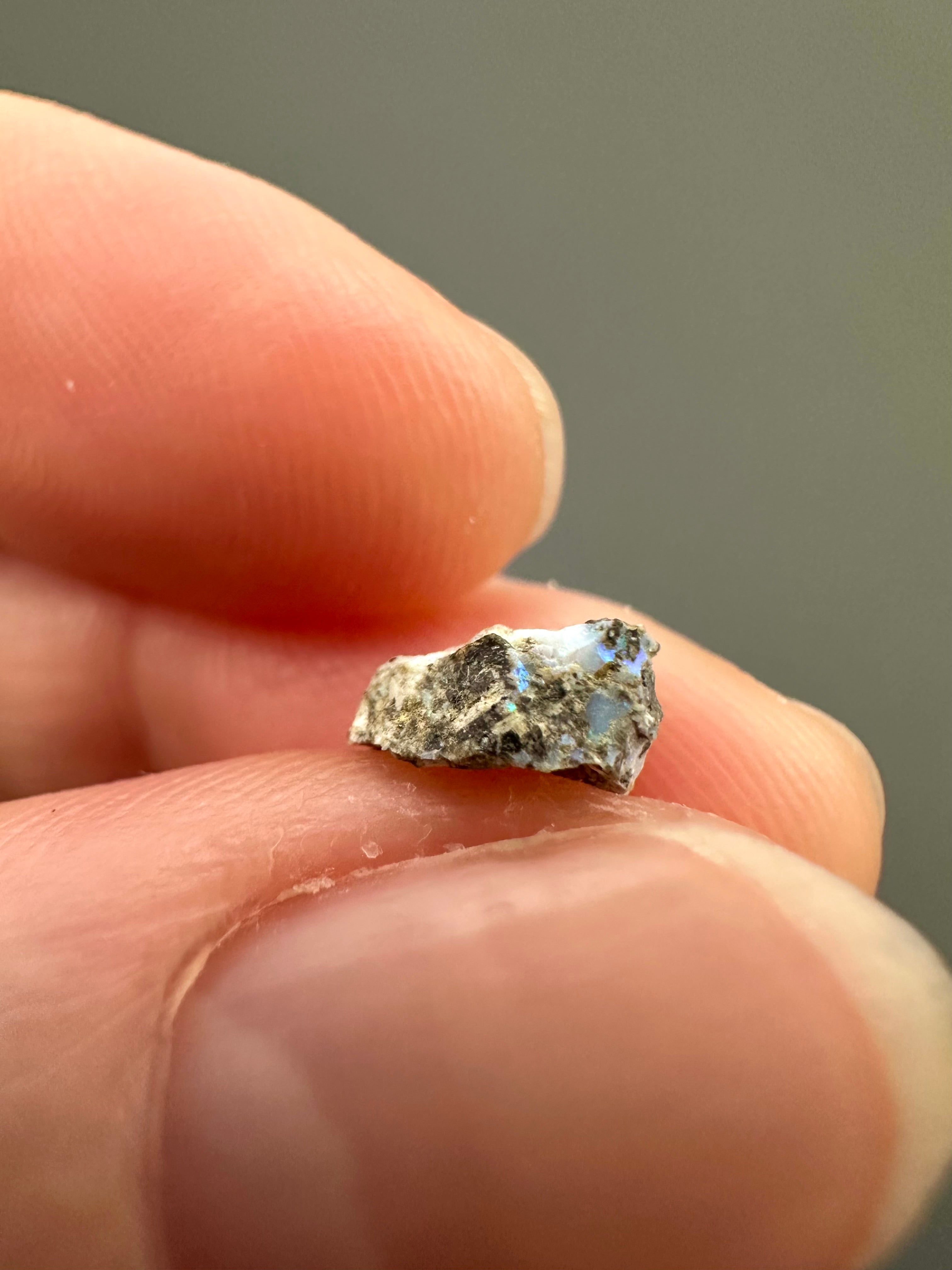 Precious opal – Dubnik, Slovakia - SOP067