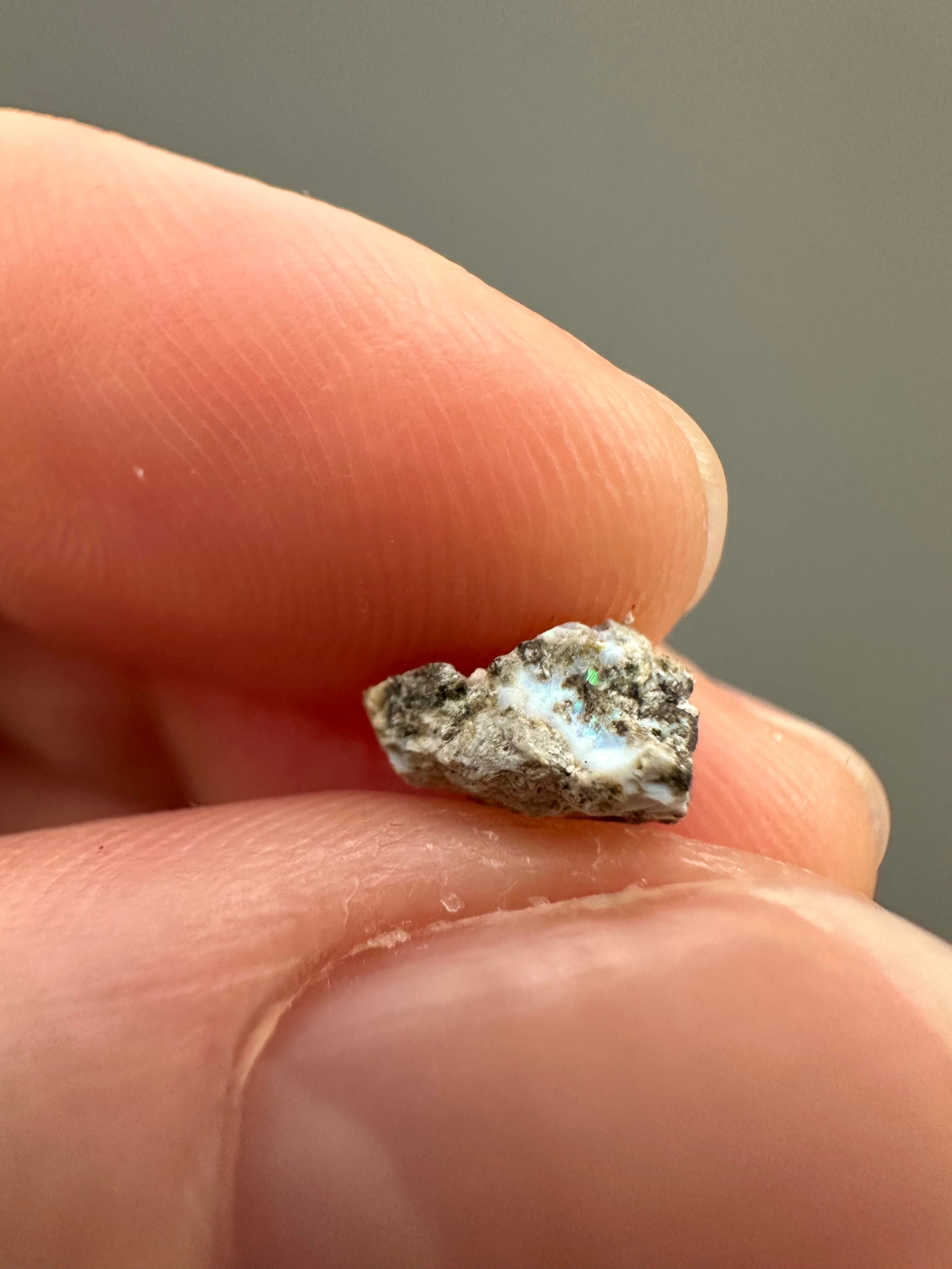 Precious opal – Dubnik, Slovakia - SOP067