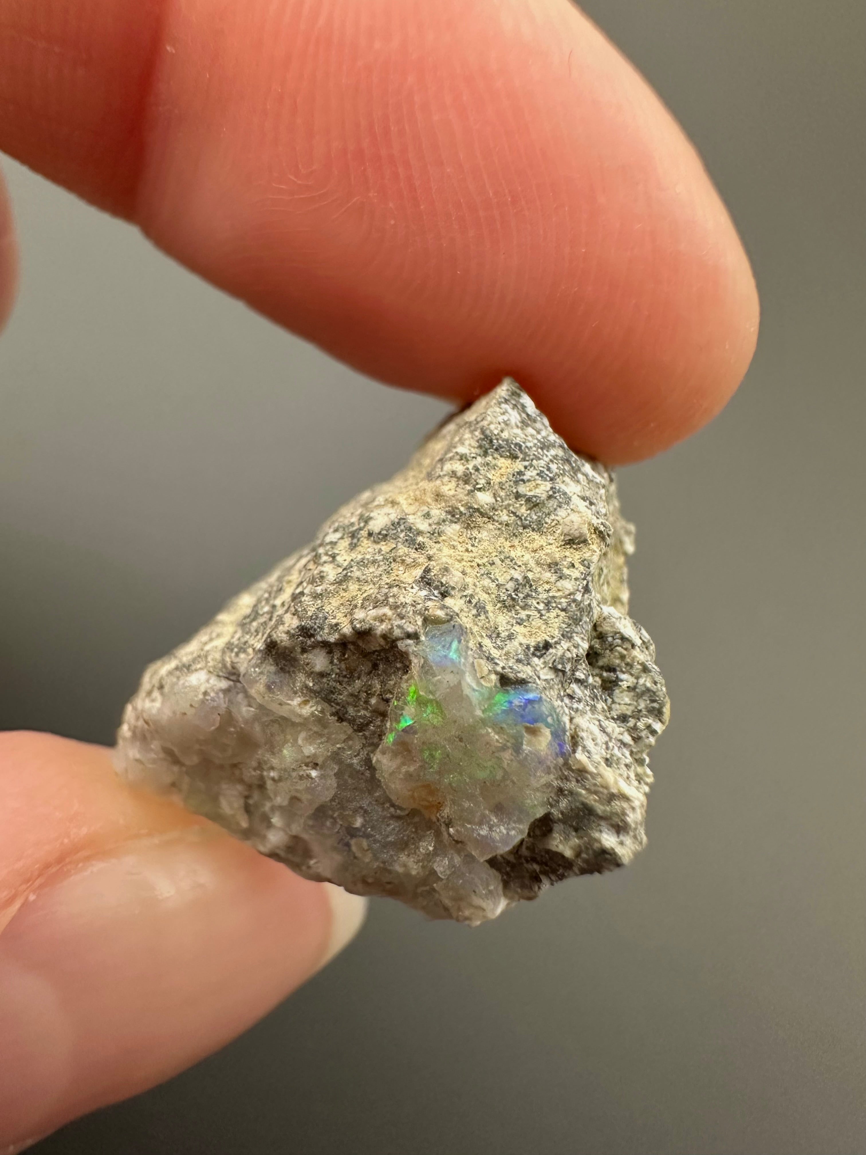 Precious opal – Dubnik, Slovakia - SOP072